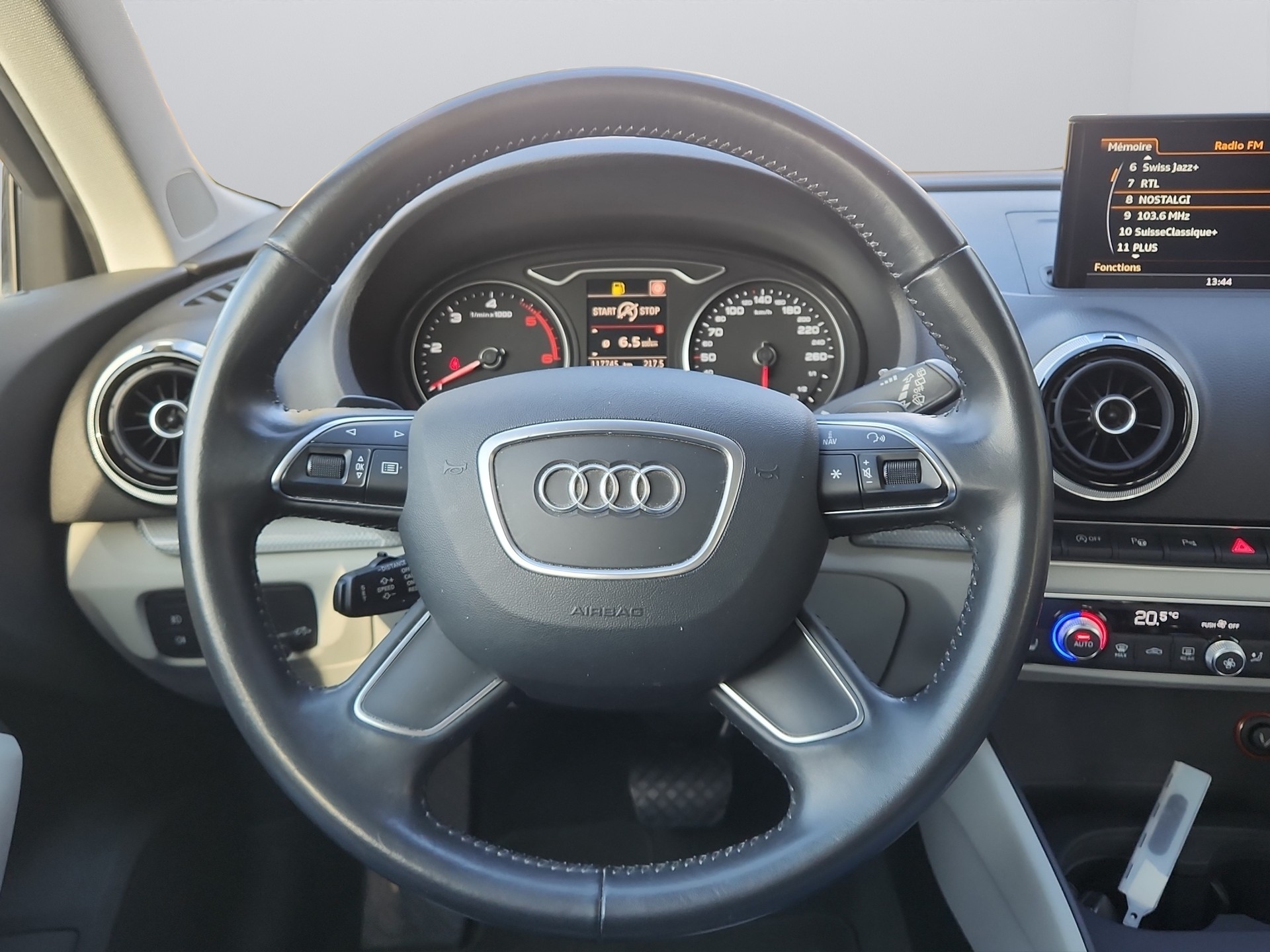 AUDI A3 Sportback 2.0 TDI Attraction quattro S-tronic-image-9