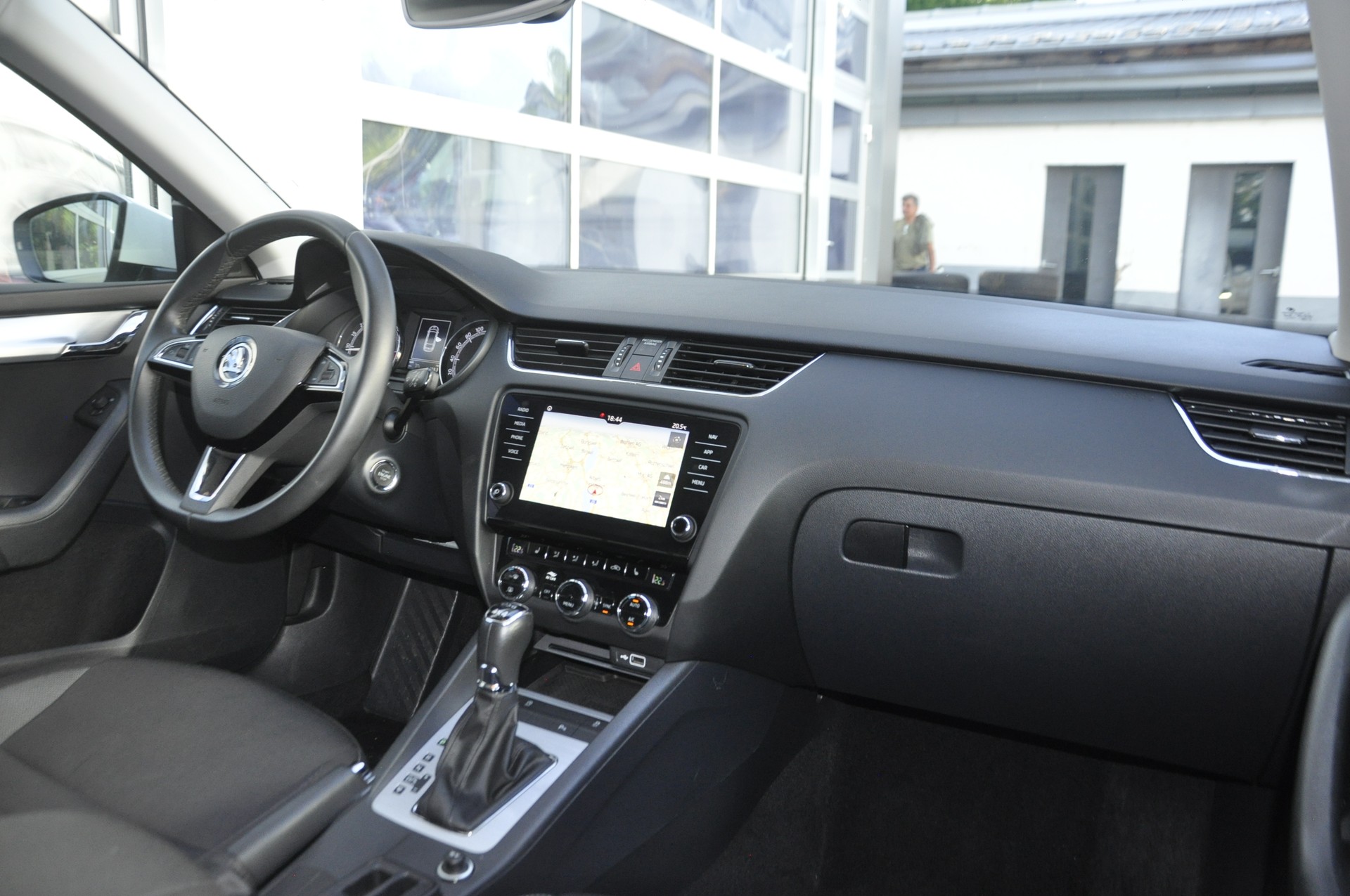 SKODA Octavia Combi 2.0 TDI Ambition 4x4 DSG-image-8