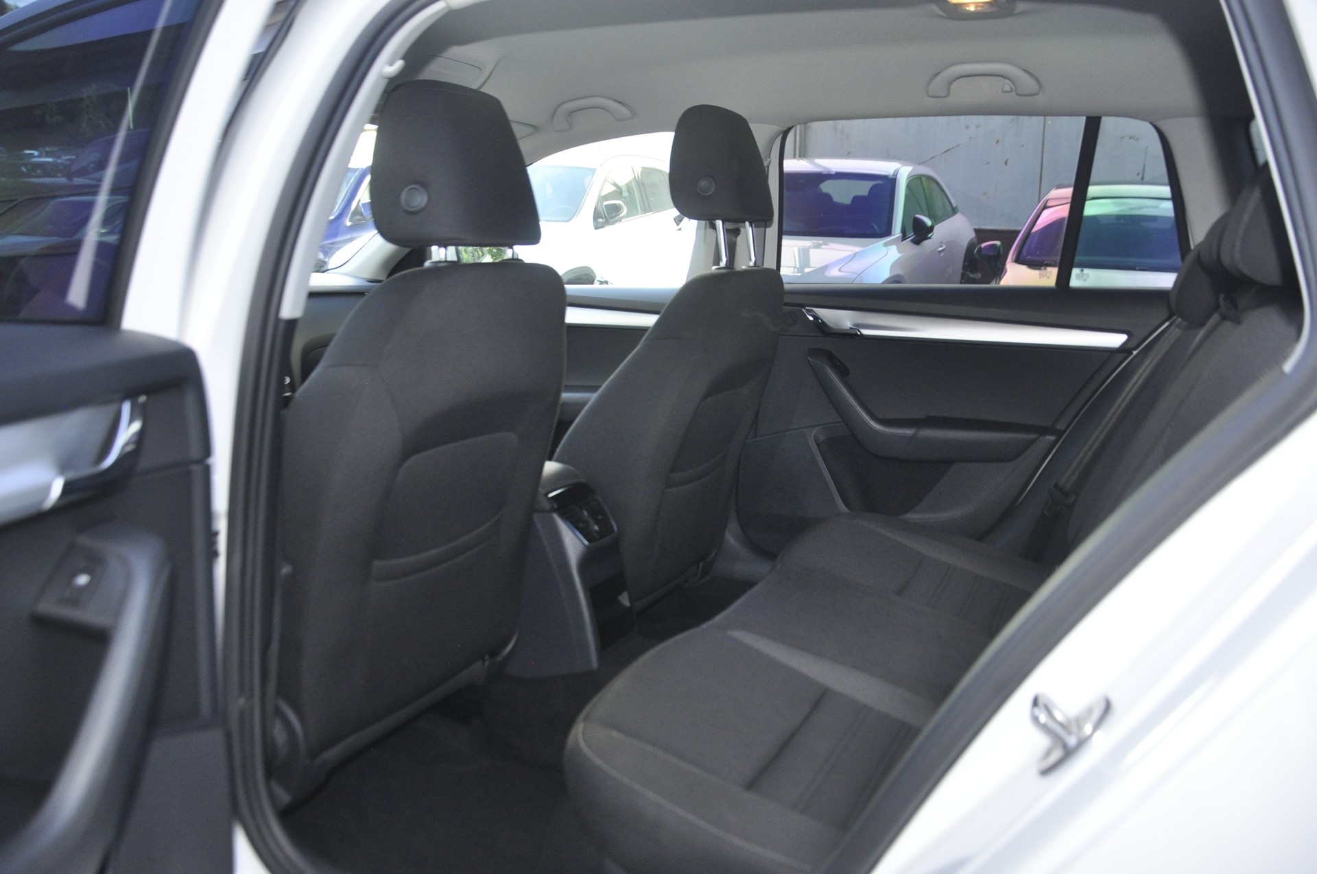 SKODA Octavia Combi 2.0 TDI Ambition 4x4 DSG-image-5