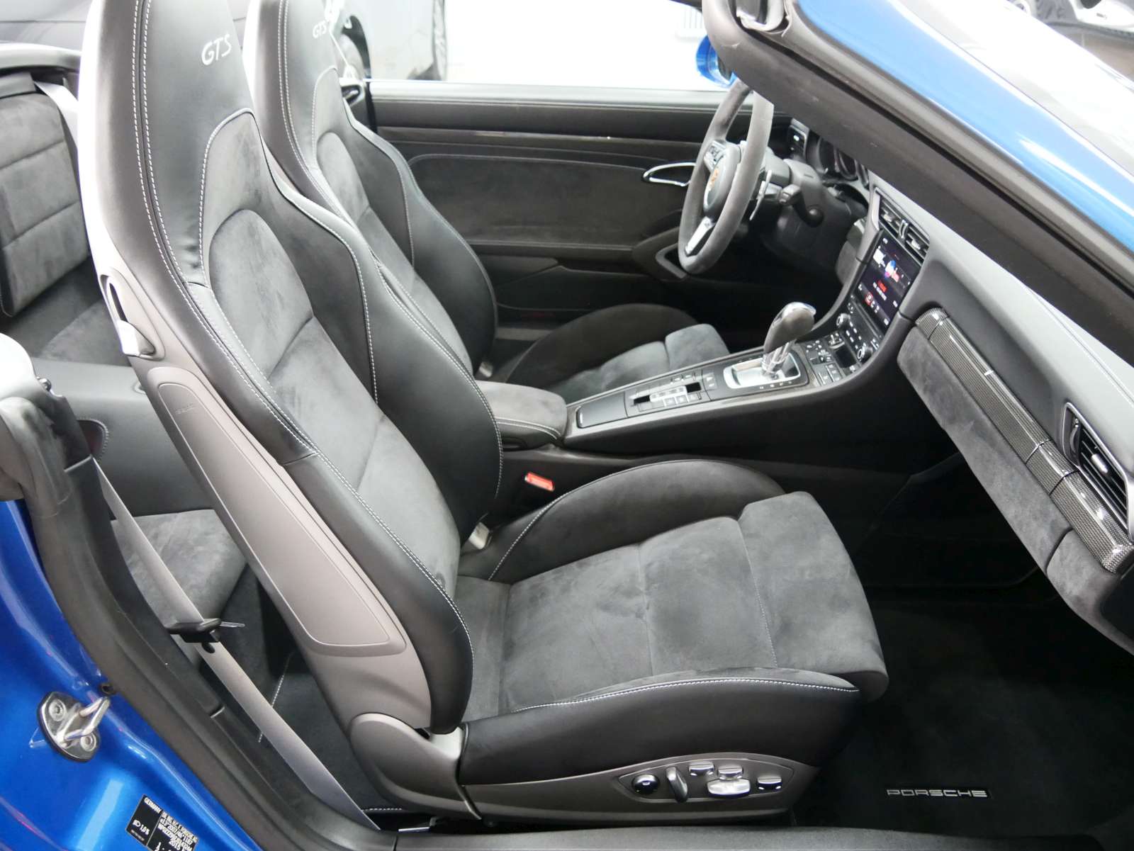 PORSCHE 911 Carrera 4 GTS Cabrio PDK-image-14