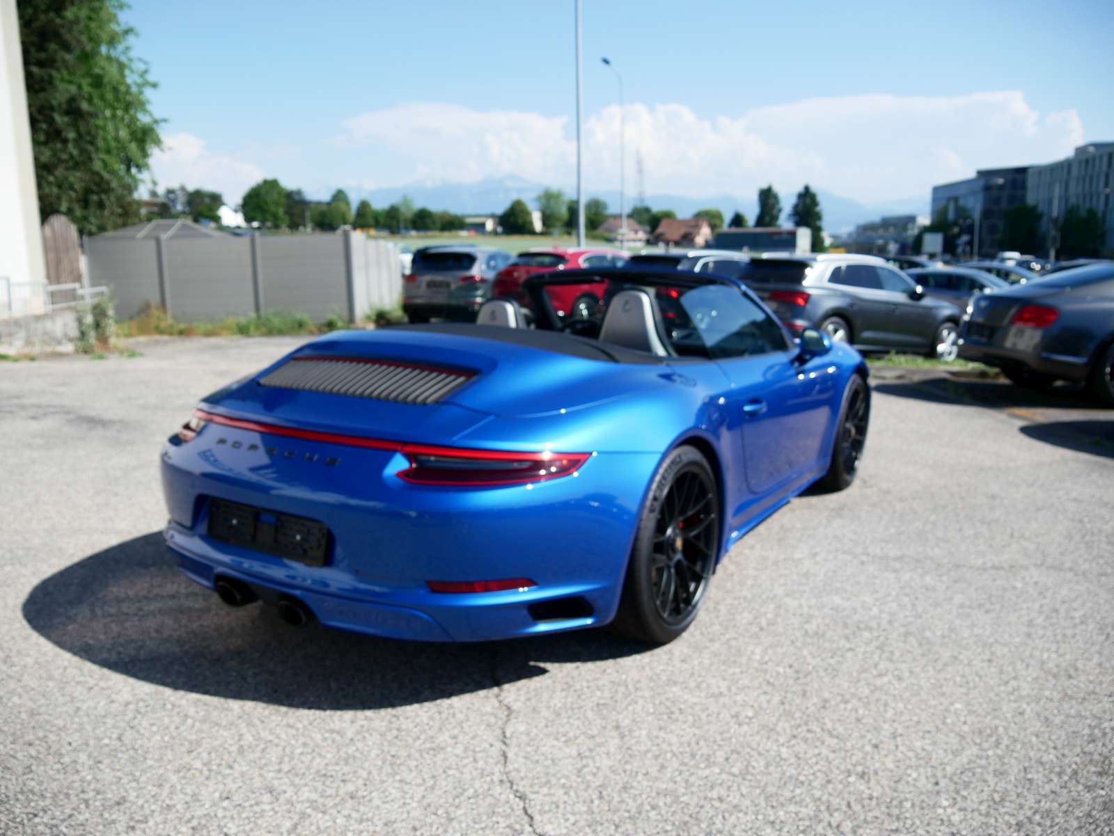PORSCHE 911 Carrera 4 GTS Cabrio PDK-image-2