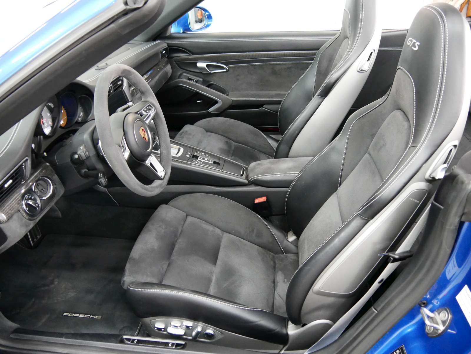 PORSCHE 911 Carrera 4 GTS Cabrio PDK-image-10