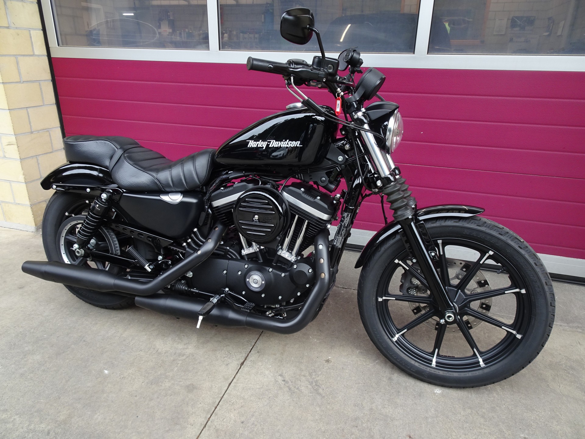 HARLEY-DAVIDSON XL 883 N Sportster Iron ABS-showroom-element-2