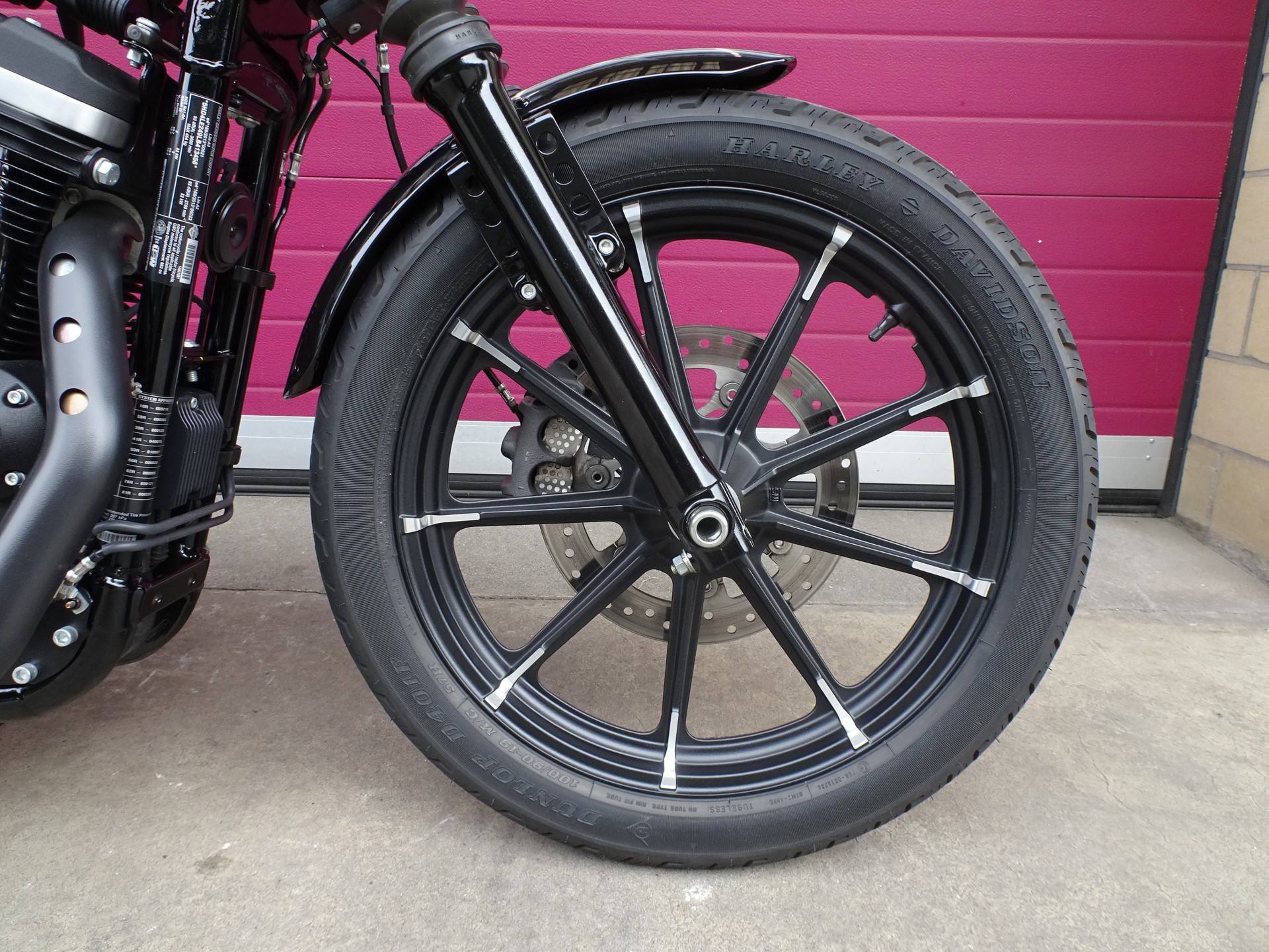 HARLEY-DAVIDSON XL 883 N Sportster Iron ABS-showroom-element-1