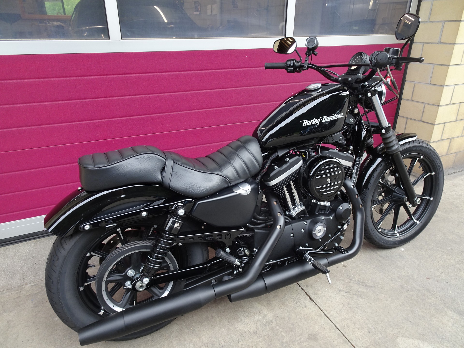 HARLEY-DAVIDSON XL 883 N Sportster Iron ABS-showroom-element-3