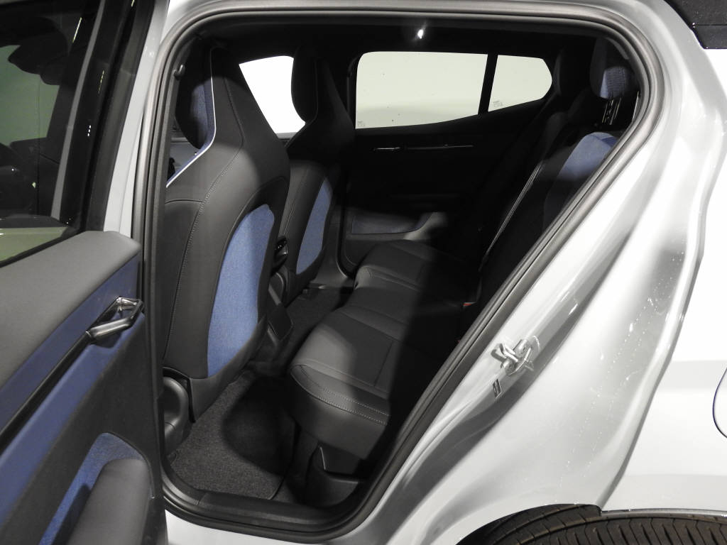 VOLVO EX 30 E60 Plus-image-12