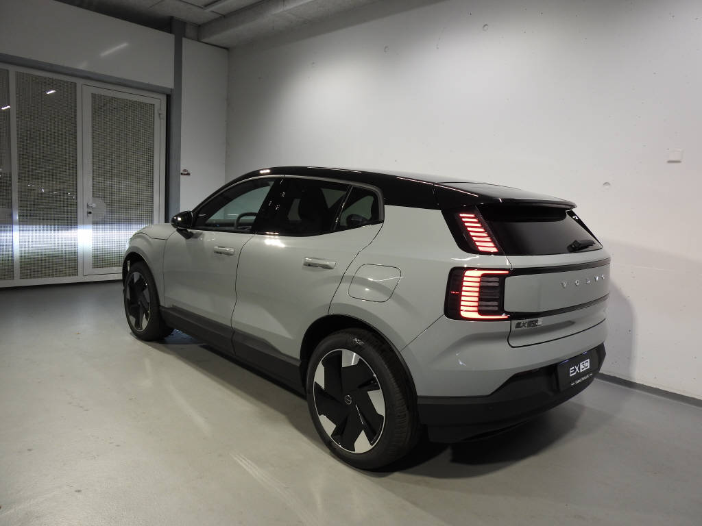 VOLVO EX 30 E60 Plus-showroom-element-3
