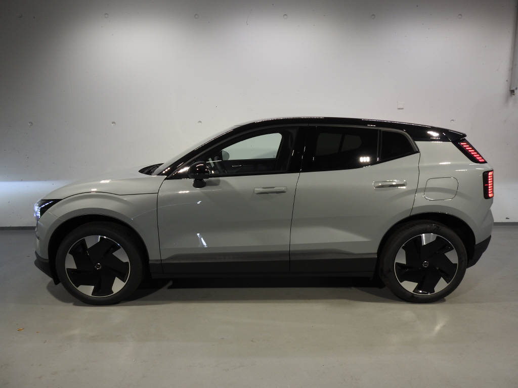 VOLVO EX 30 E60 Plus-showroom-element-2