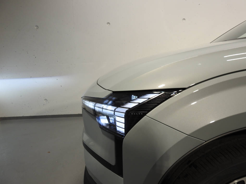 VOLVO EX 30 E60 Plus-image-13
