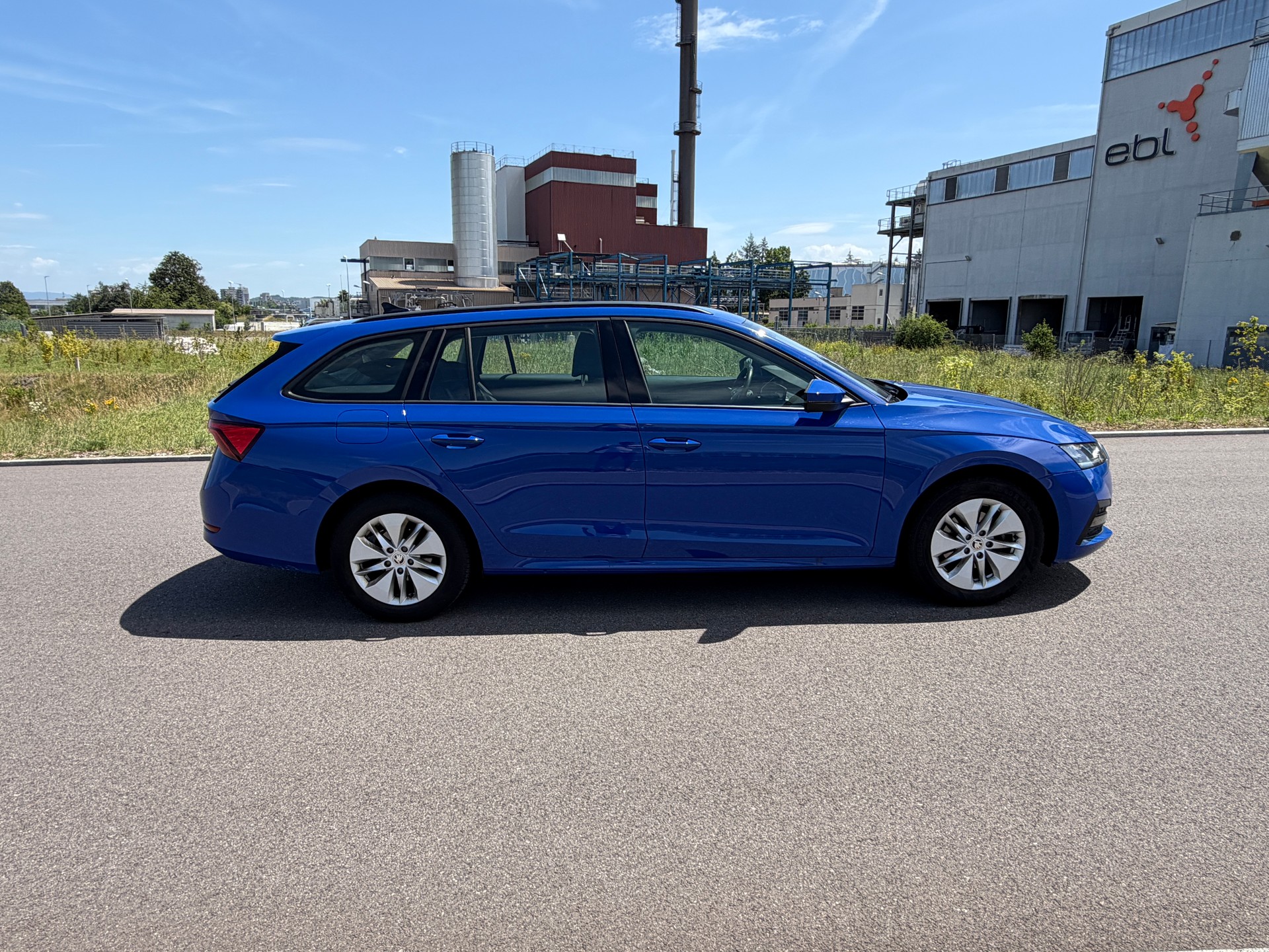 SKODA Octavia Combi 2.0 TDI DSG Ambition-image-4