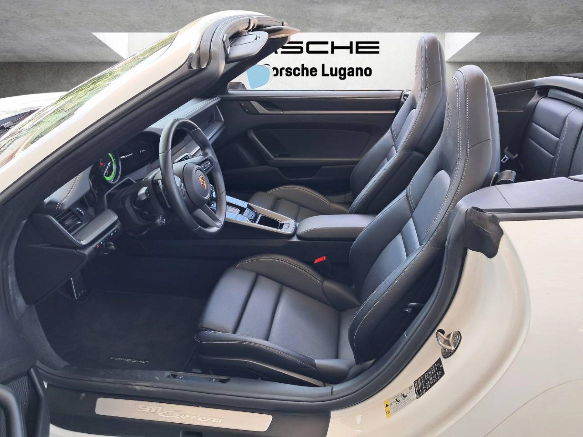 PORSCHE 911 Carrera Cabriolet (MY24)-showroom-element-3