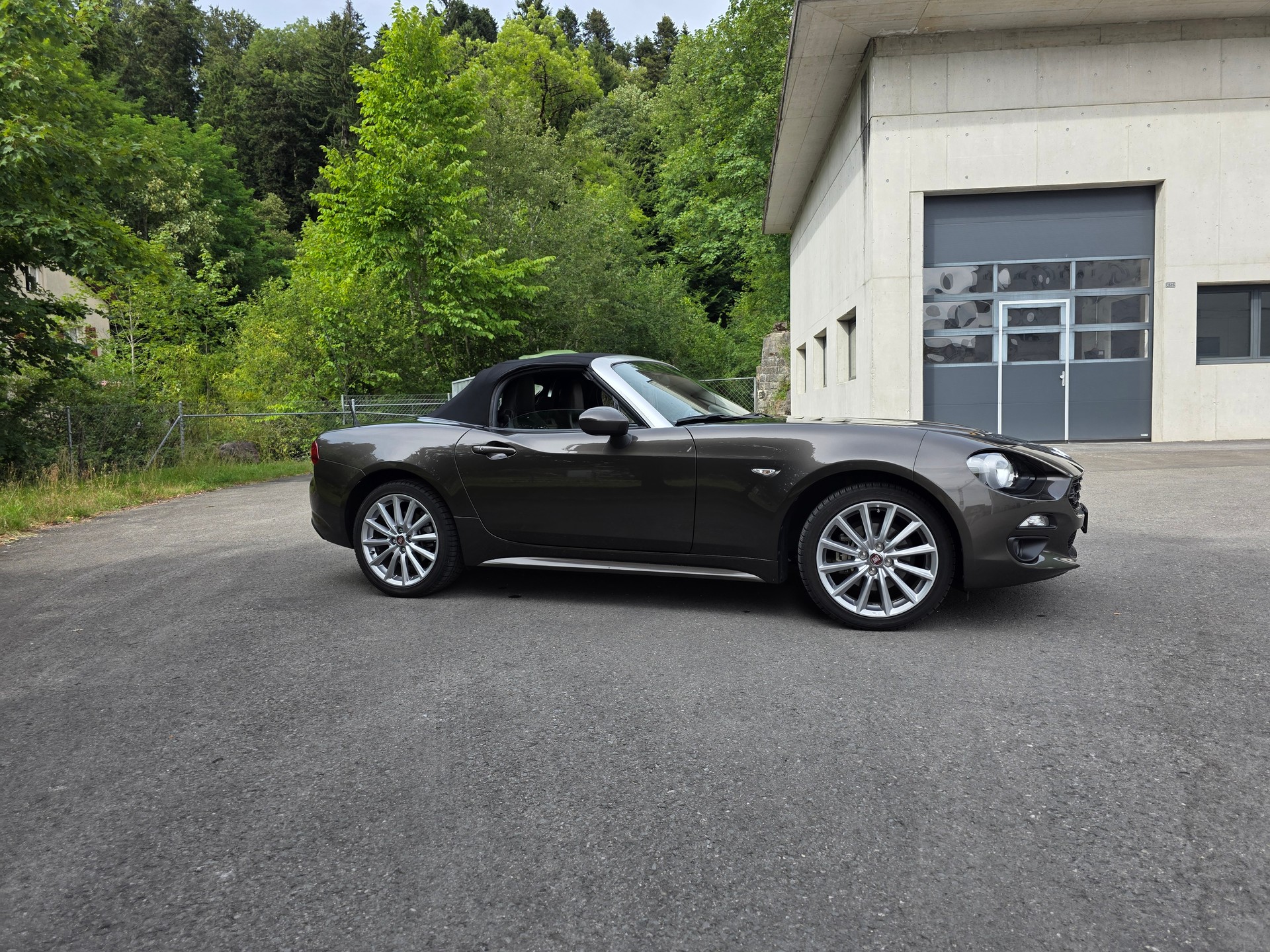 FIAT 124 Spider 1.4 TB Swiss Launch Edition-image-8