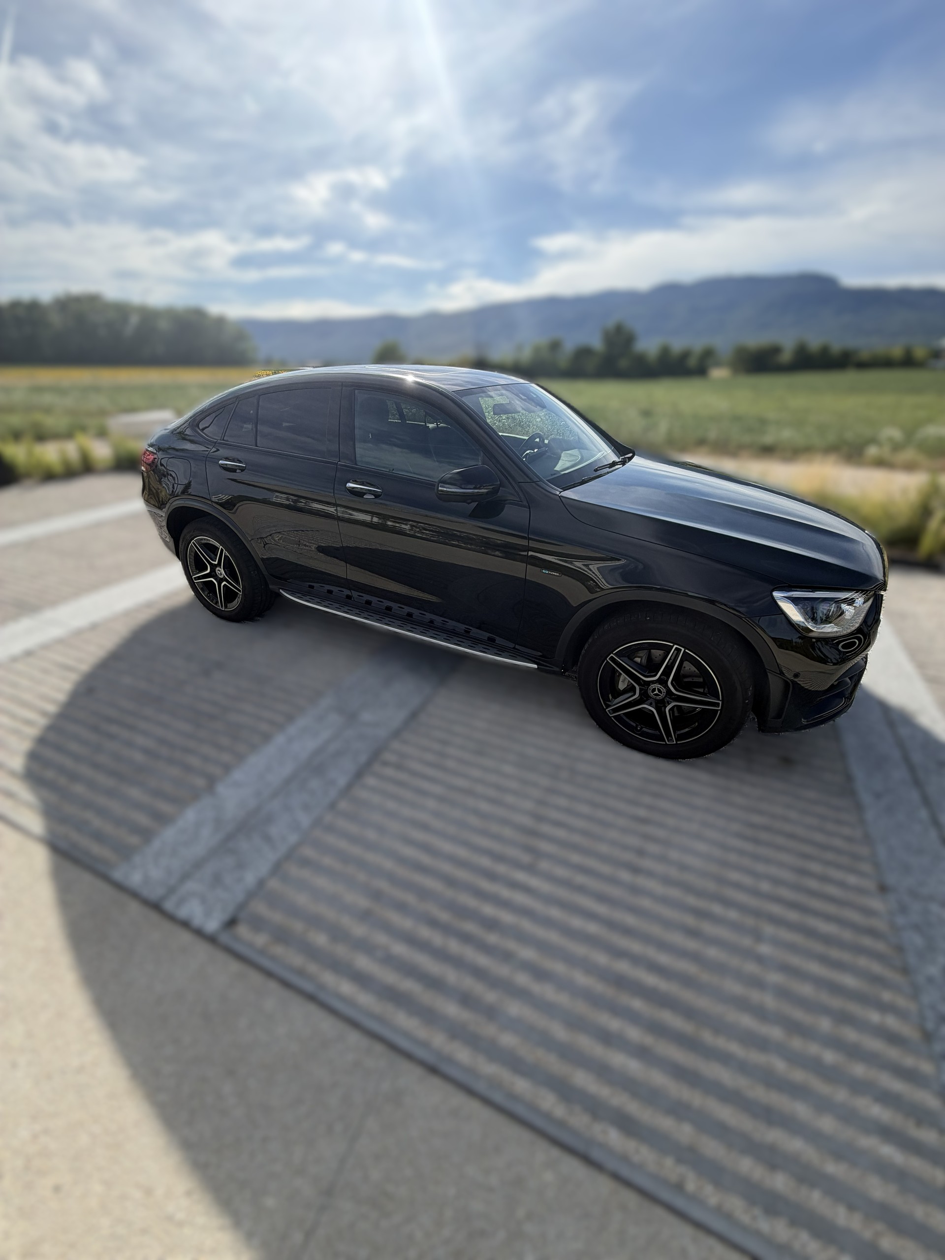 MERCEDES-BENZ GLC 300 e AMG Line 4m-image-3