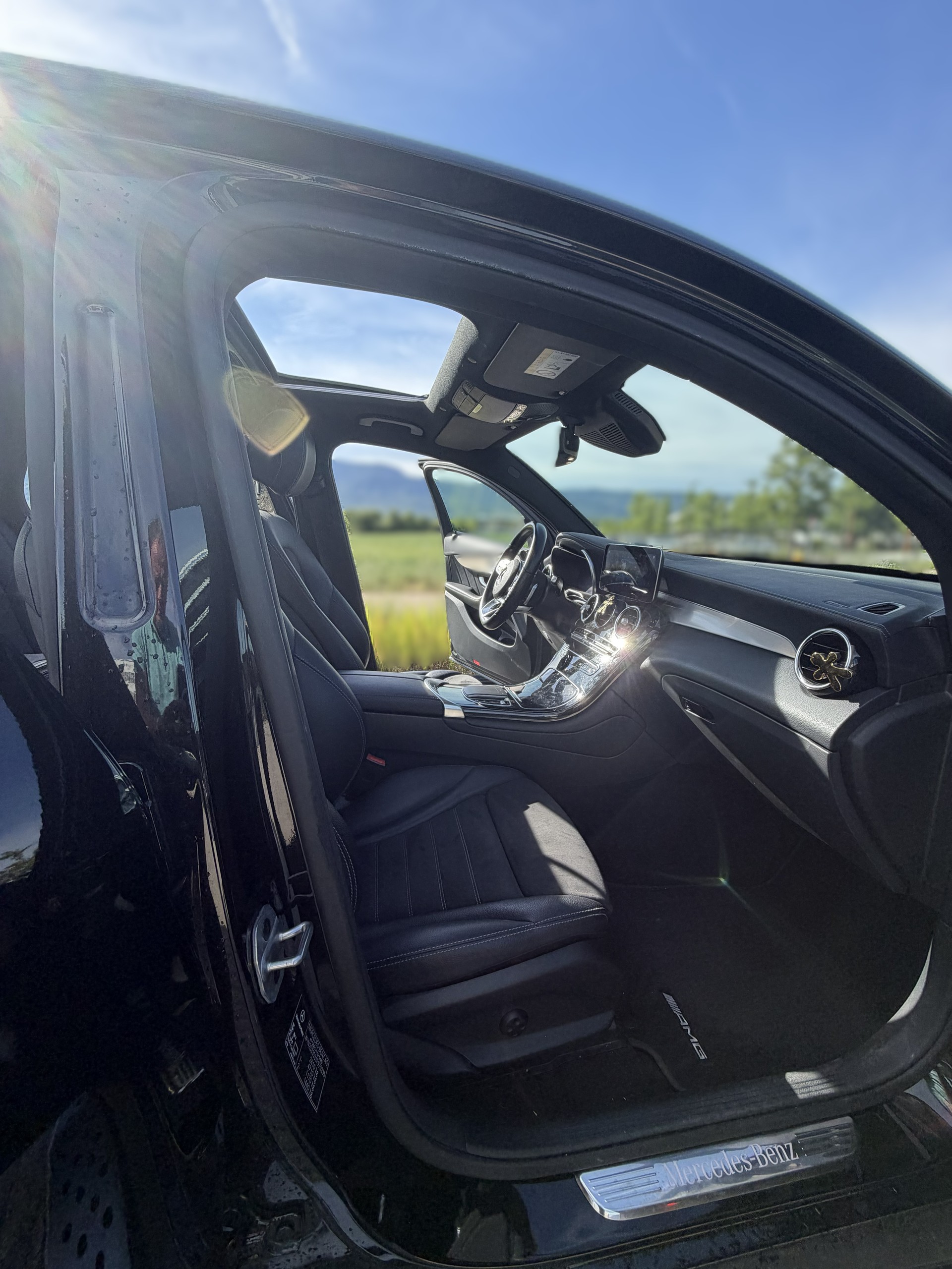 MERCEDES-BENZ GLC 300 e AMG Line 4m-image-9
