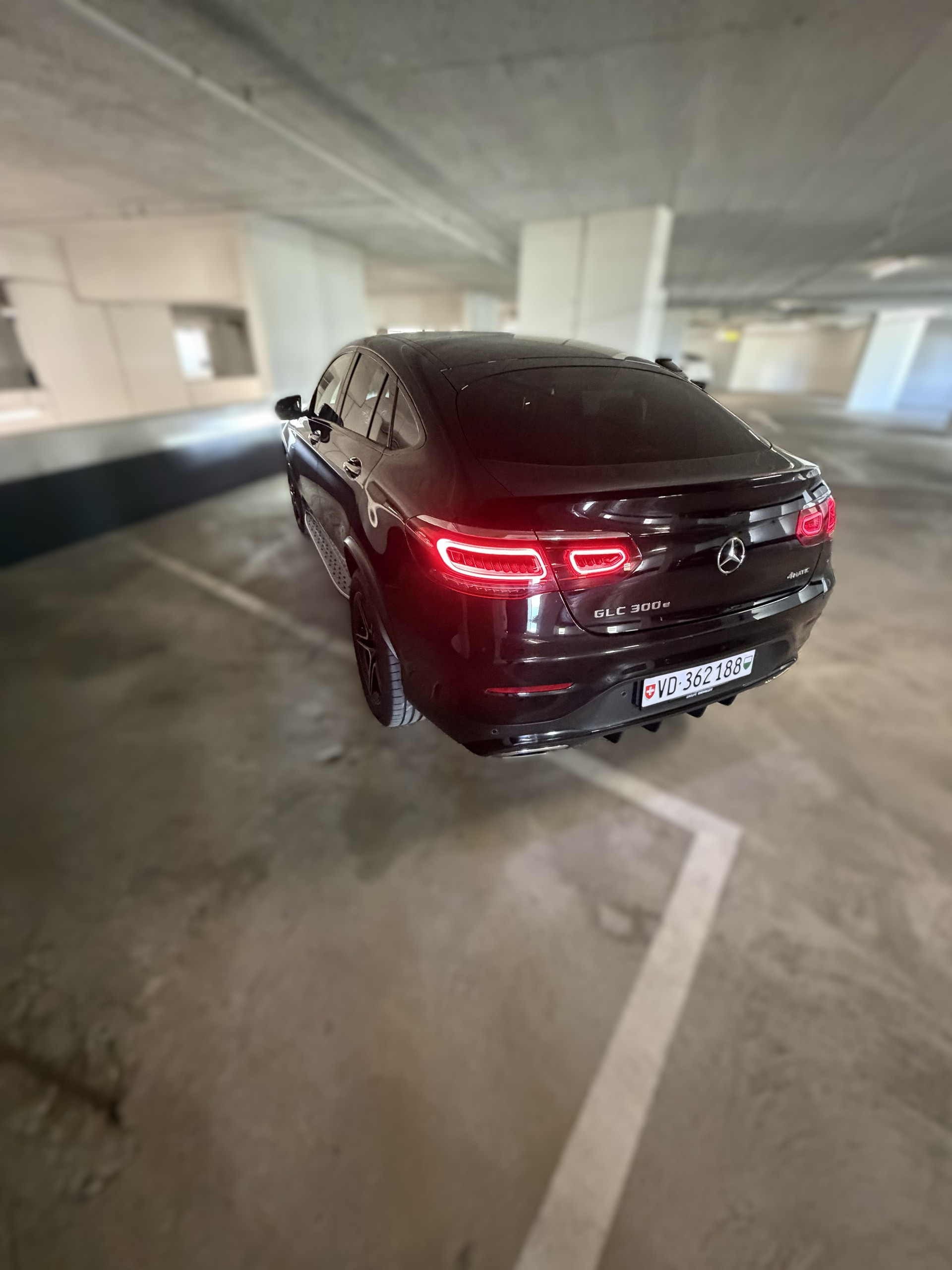 MERCEDES-BENZ GLC 300 e AMG Line 4m-image-15