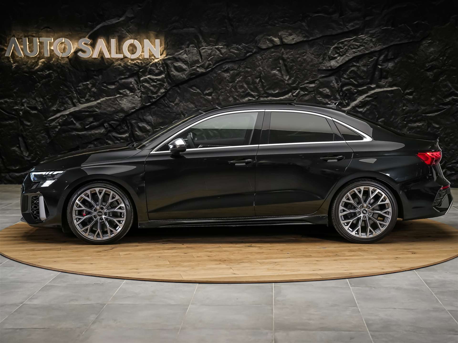 AUDI RS3 Limousine 2.5 TSI quattro S-tronic *Head Up*Panorama*Bang&Olufsen*-showroom-element-1