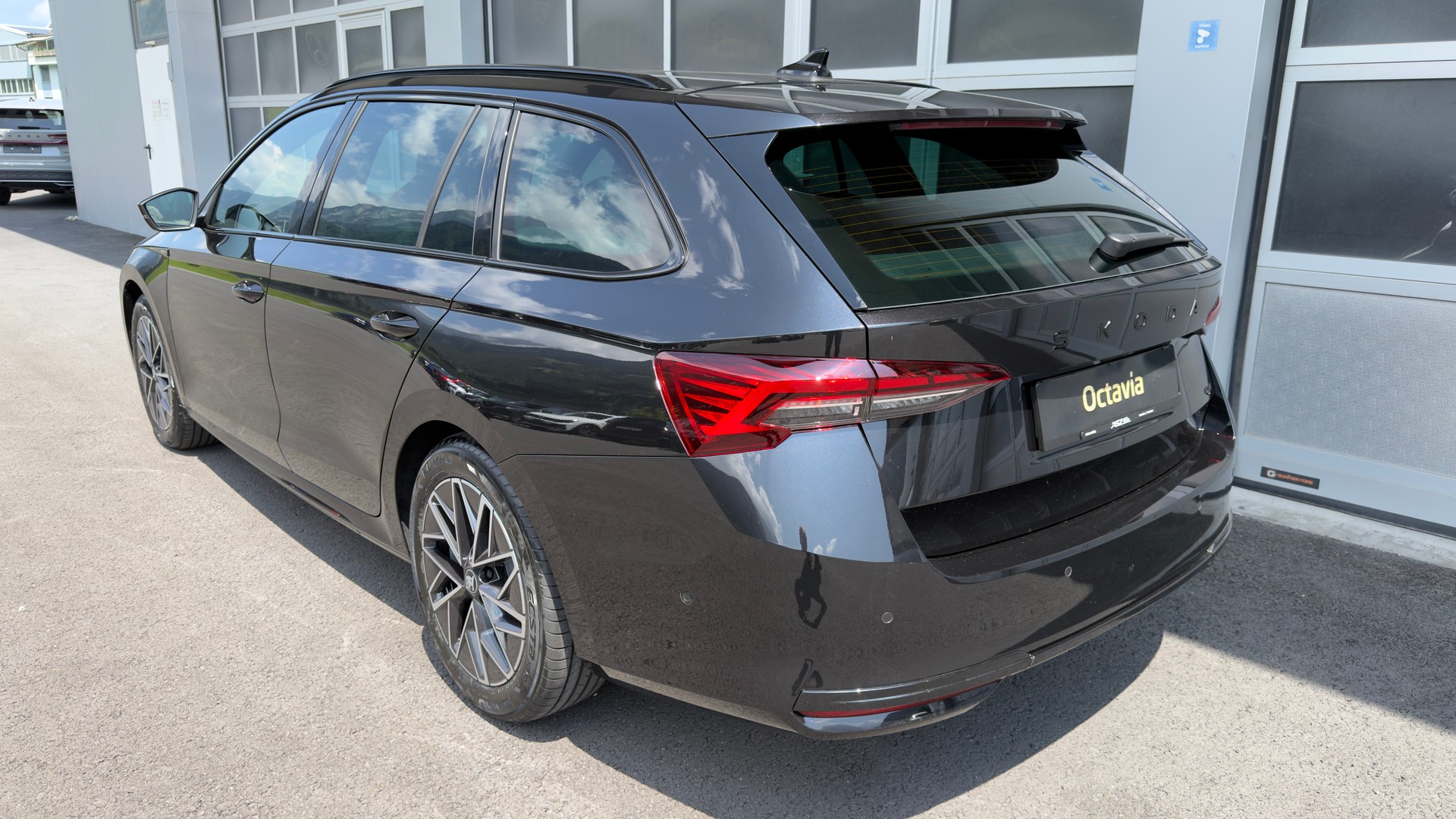 SKODA Octavia DY 2.0 TSI 204PS 7DSG 4x4-image-1
