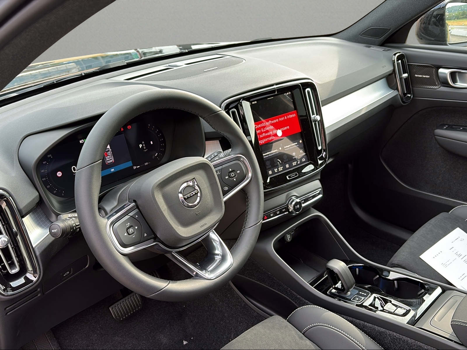 VOLVO XC40 B4 Benzin Mild Hybrid Ultra Black Edition DCT-image-10