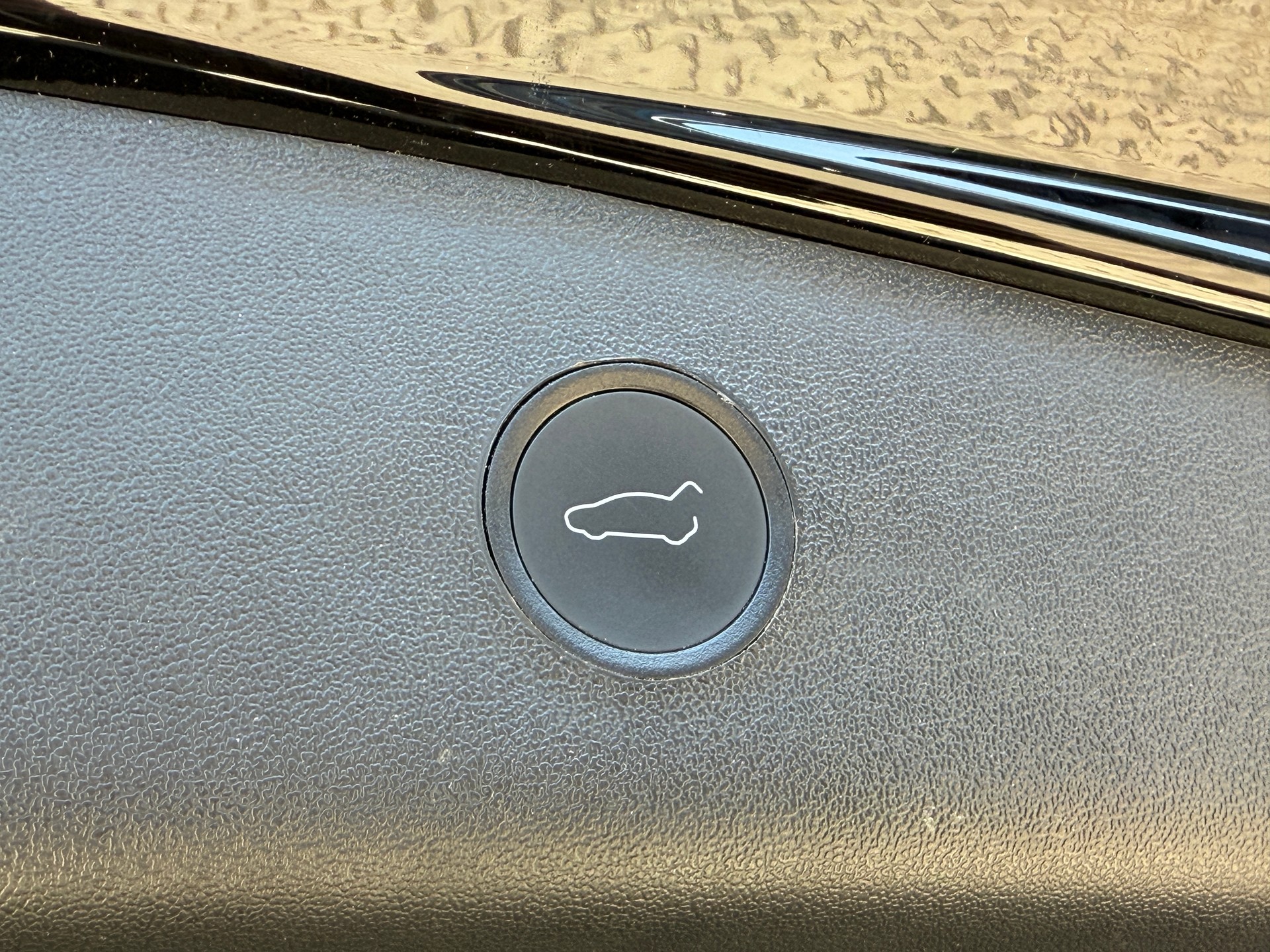 TESLA Model 3 Performance D-image-13