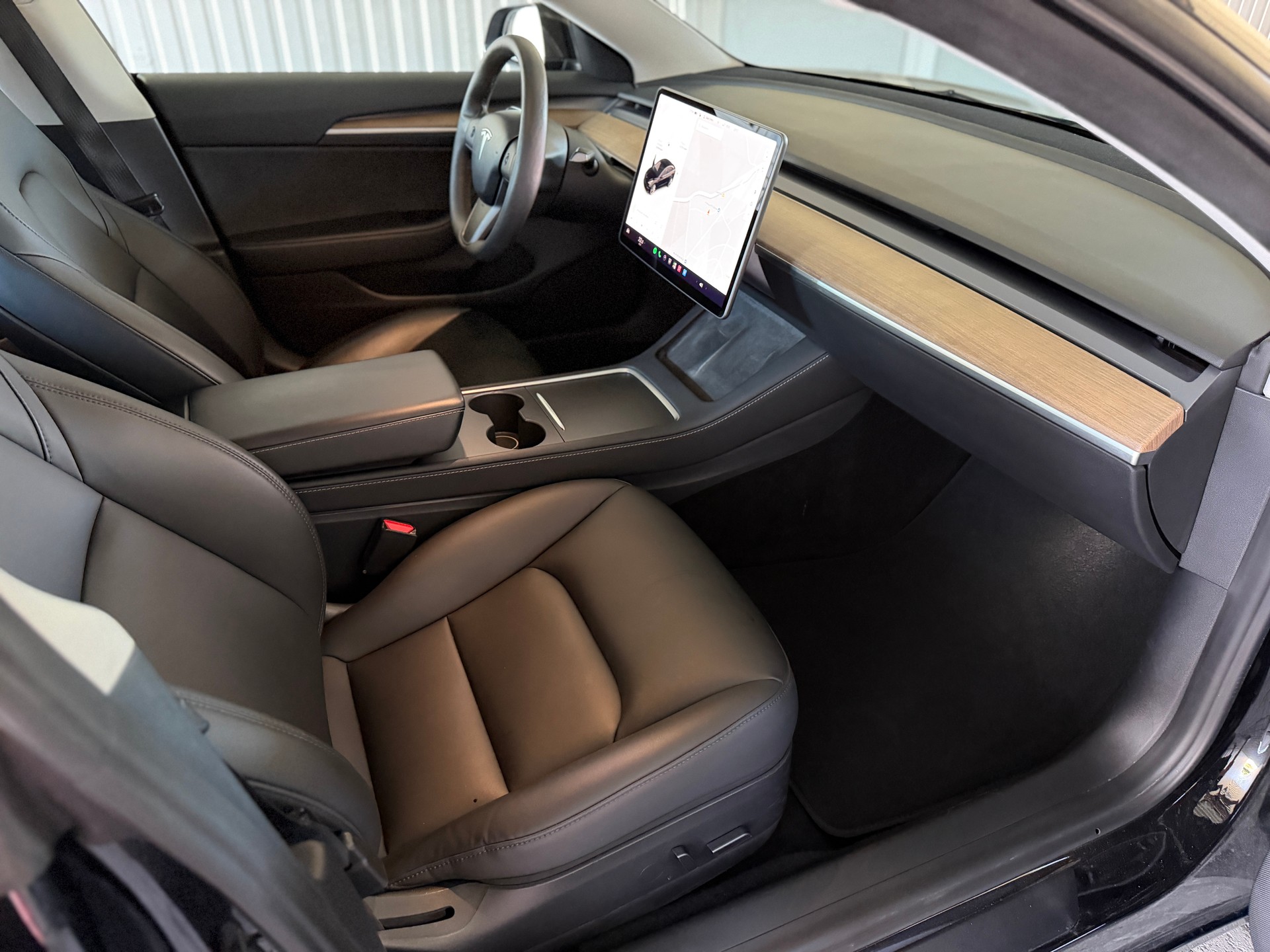 TESLA Model 3 Performance D-image-10