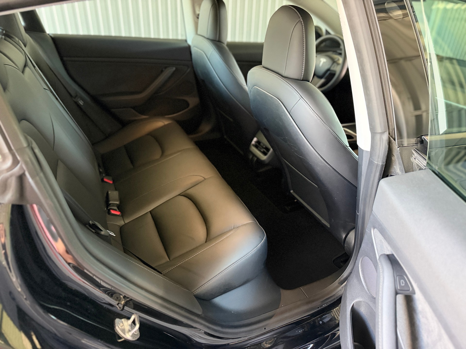 TESLA Model 3 Performance D-image-11