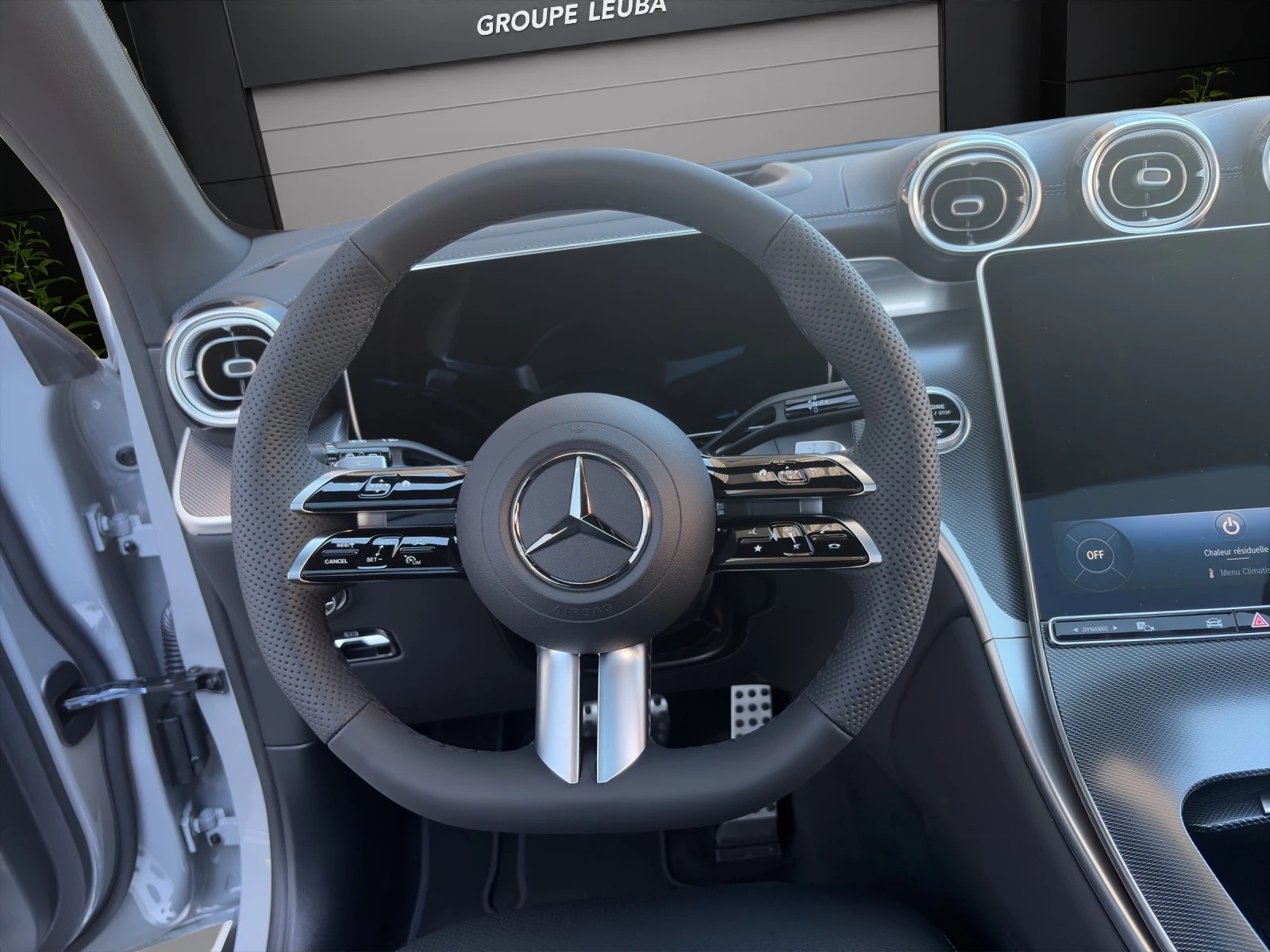 MERCEDES-BENZ GLC 300 4Matic 9G-Tronic-image-12