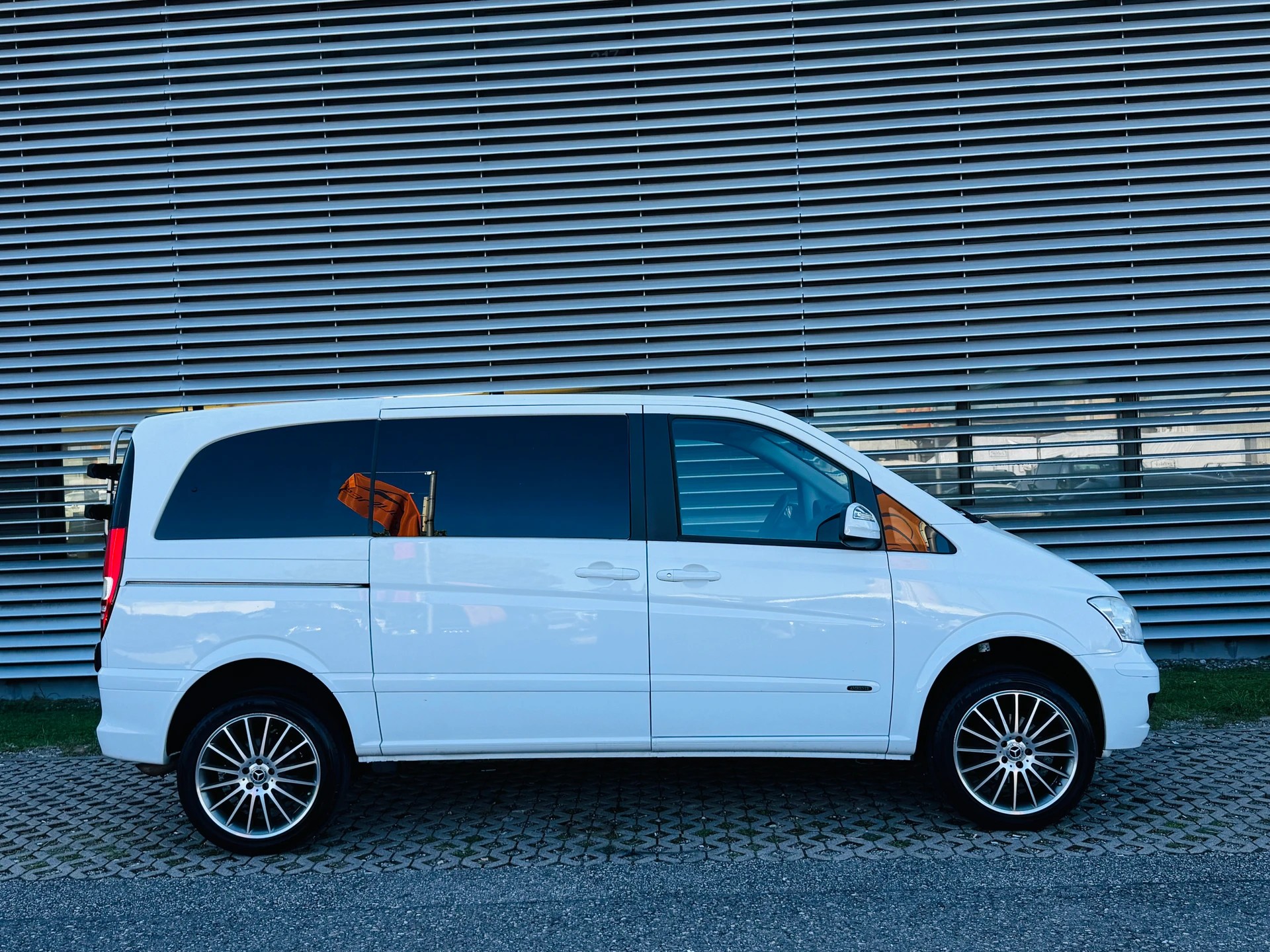 MERCEDES-BENZ Viano 2.2 CDI Blue Eff. Ambiente Ed. EL 4Matic A-image-6