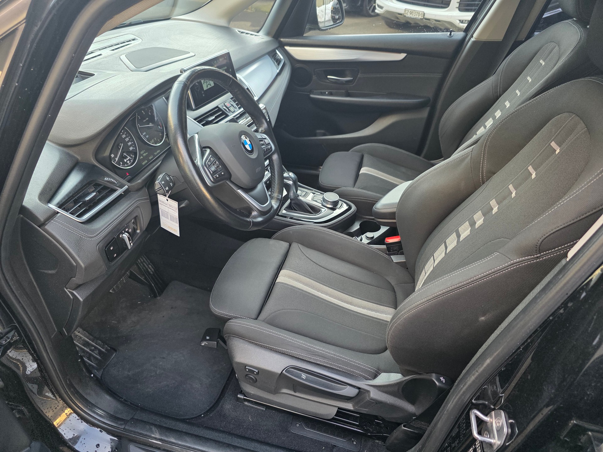 BMW 220d xDrive Active Tourer Sport Line Steptronic-image-15
