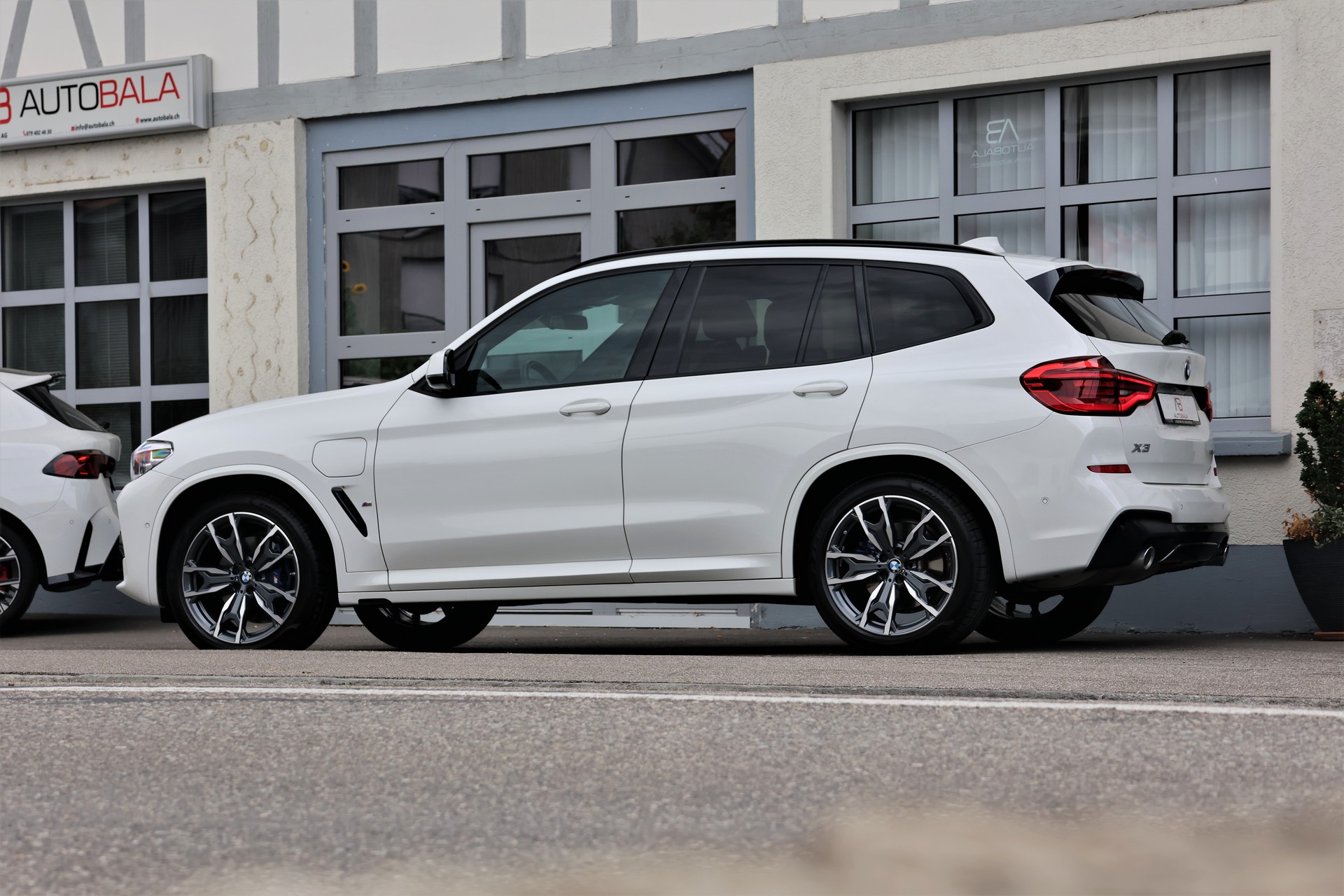 BMW X3 xDrive 30e M Sport (CH)-showroom-element-3
