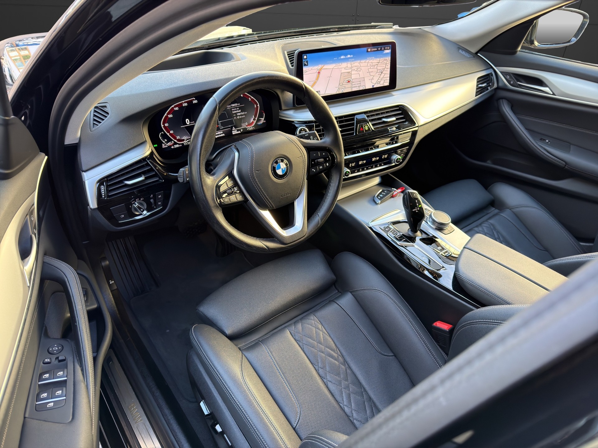 BMW 520d xDrive 48V Touring Fleet Edition Steptronic-image-9