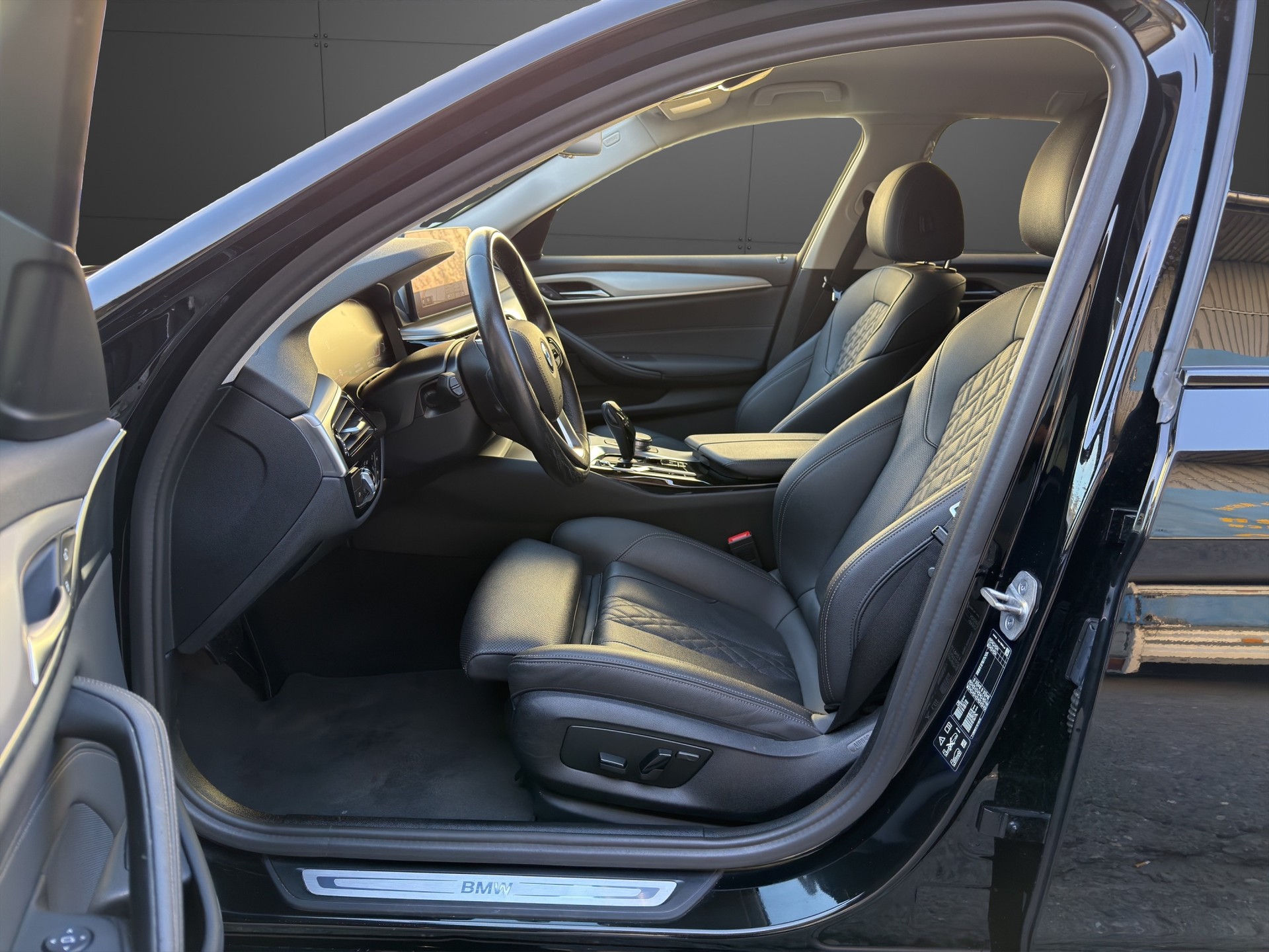 BMW 520d xDrive 48V Touring Fleet Edition Steptronic-image-11