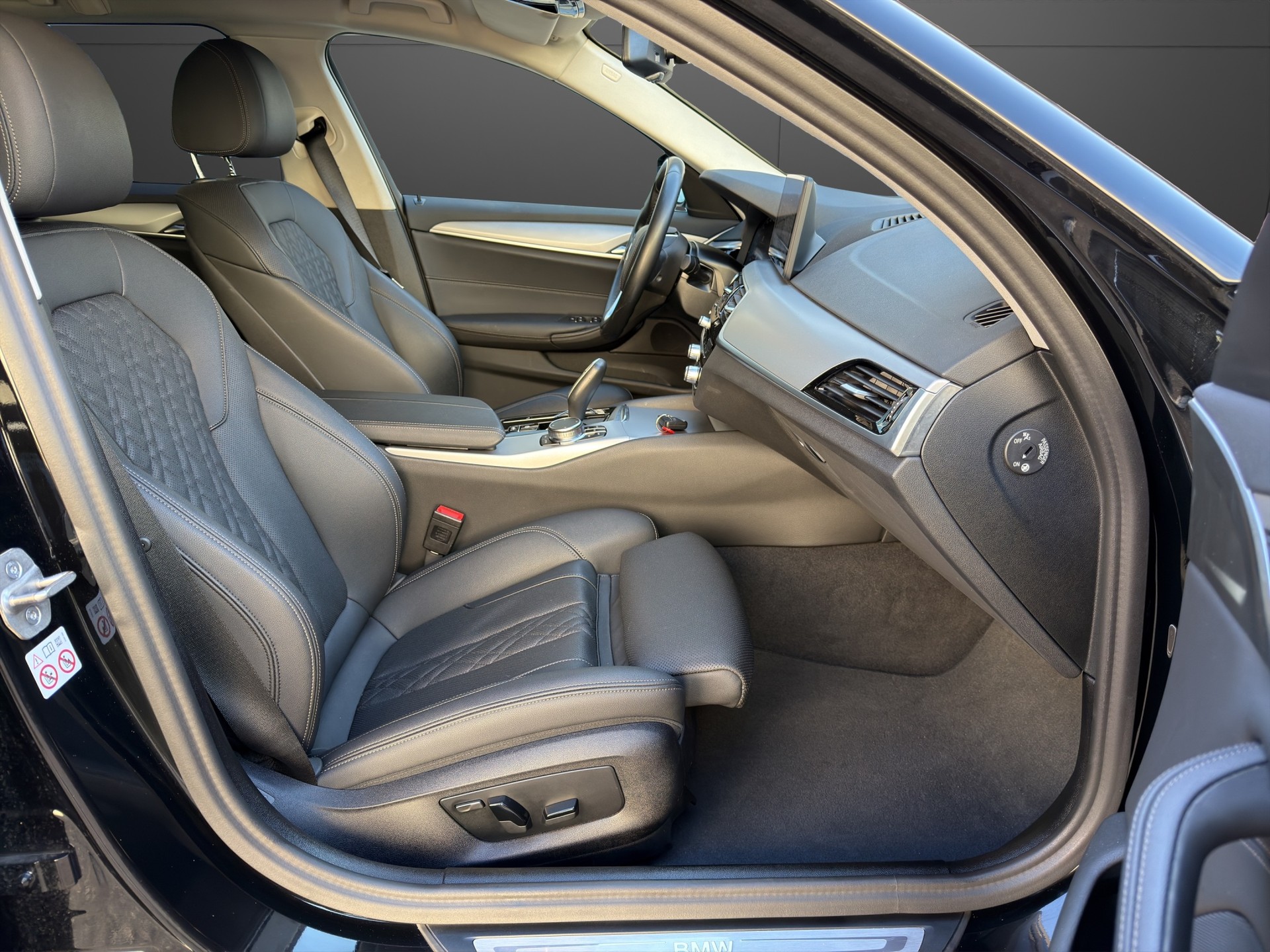 BMW 520d xDrive 48V Touring Fleet Edition Steptronic-image-13