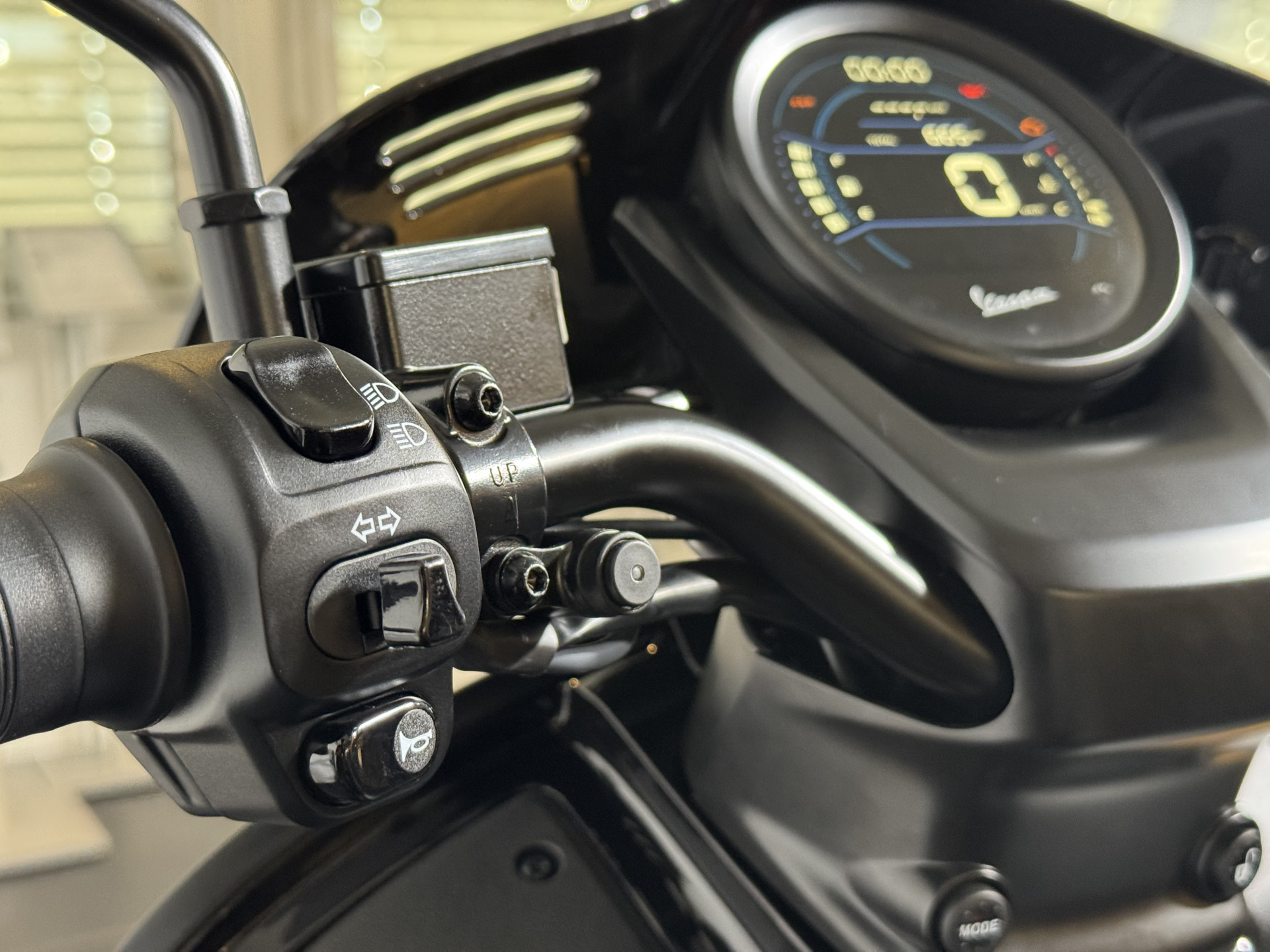 PIAGGIO Vespa GTV 300 HPE-showroom-element-3