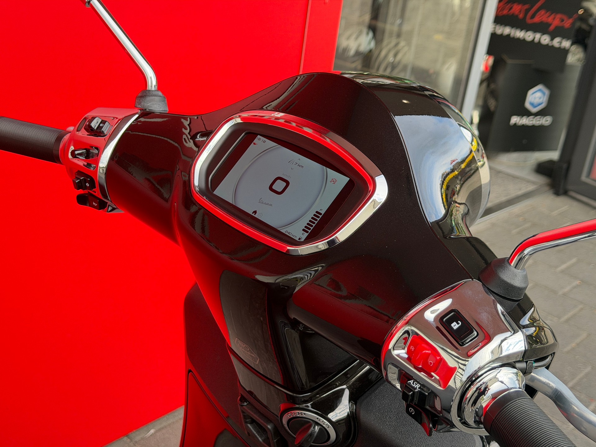 PIAGGIO Vespa GTS 125 Super RST Euro 5+ MY26-image-3