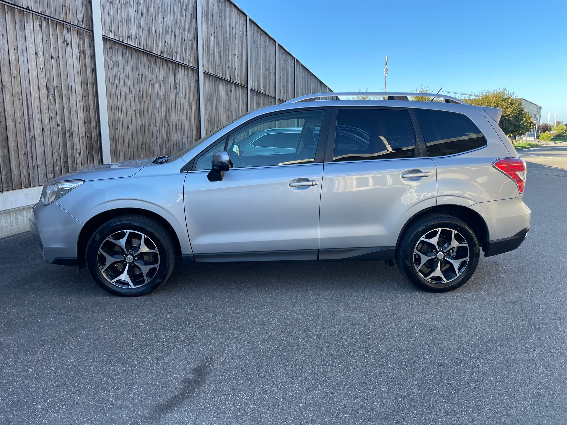 SUBARU Forester 2.0XT Luxury Lineartronic-showroom-element-3