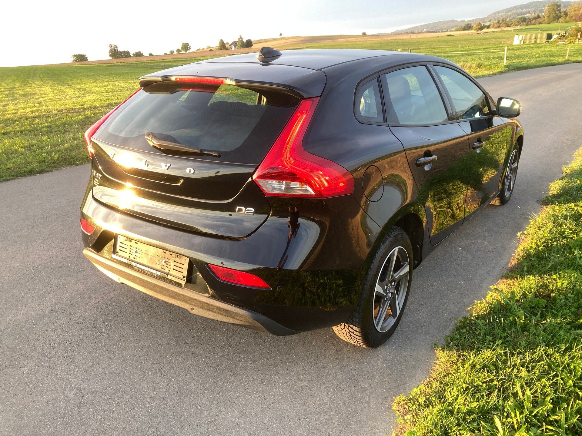 VOLVO V40 D2-image-2