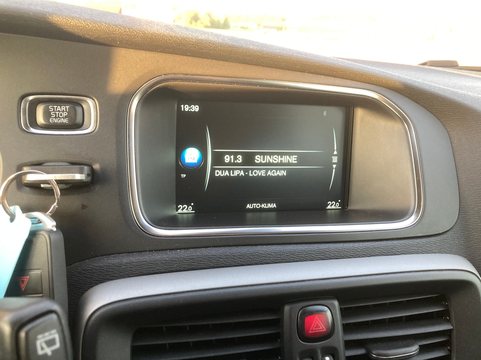 VOLVO V40 D2-image-14