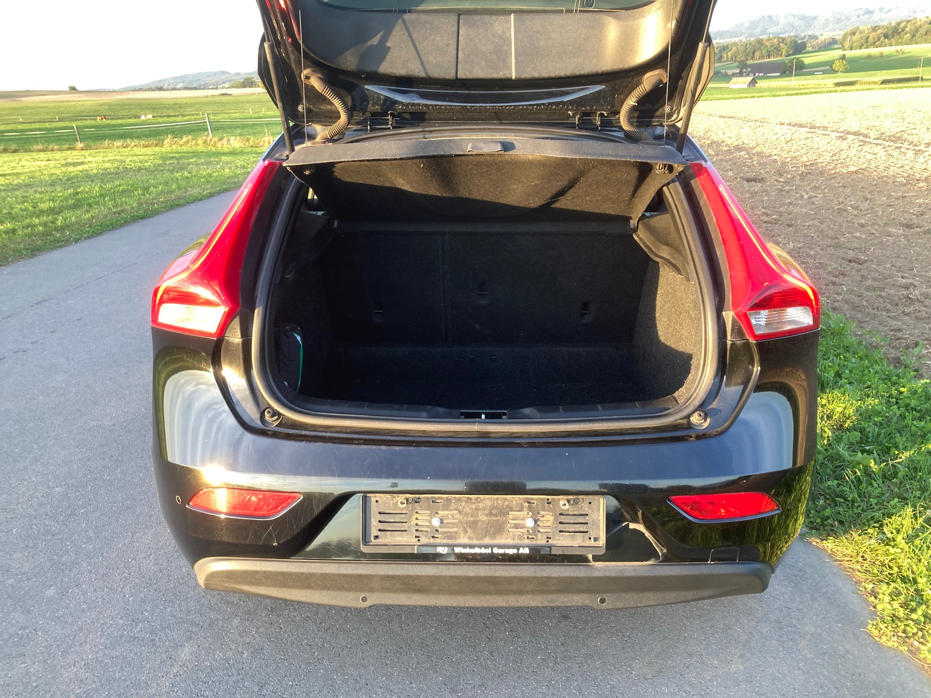 VOLVO V40 D2-image-5