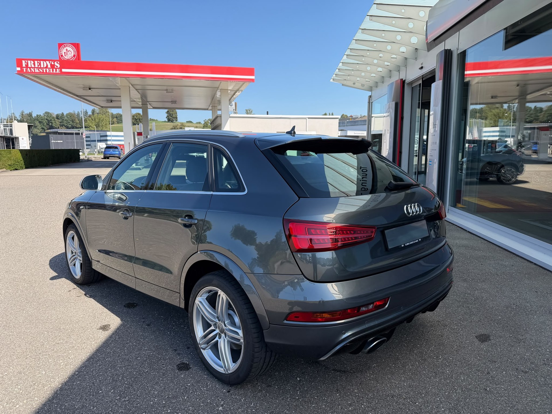 AUDI RS Q3 2.5 TFSI quattro S-tronic-showroom-element-2