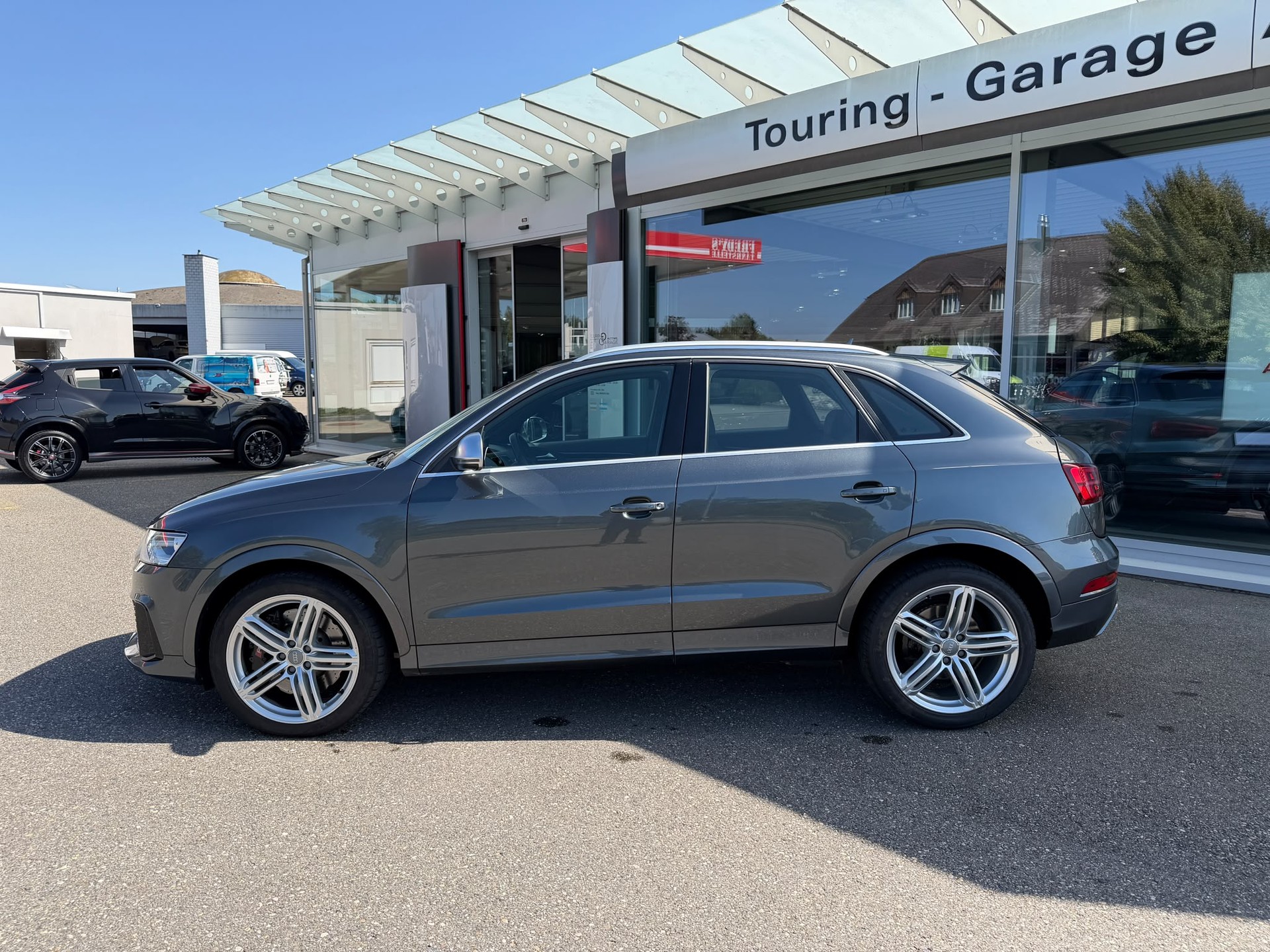 AUDI RS Q3 2.5 TFSI quattro S-tronic-showroom-element-1