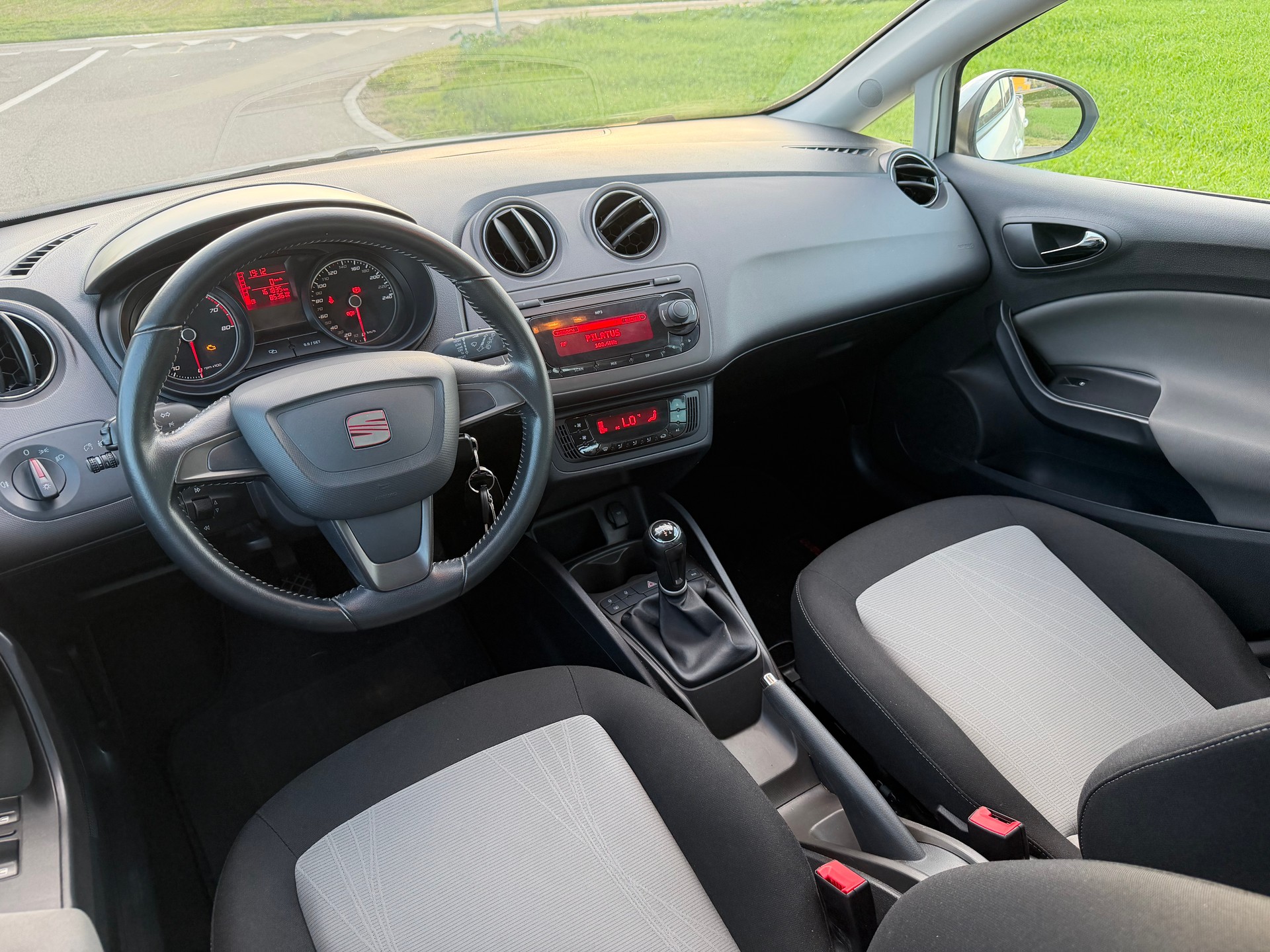 SEAT-showroom-element-2