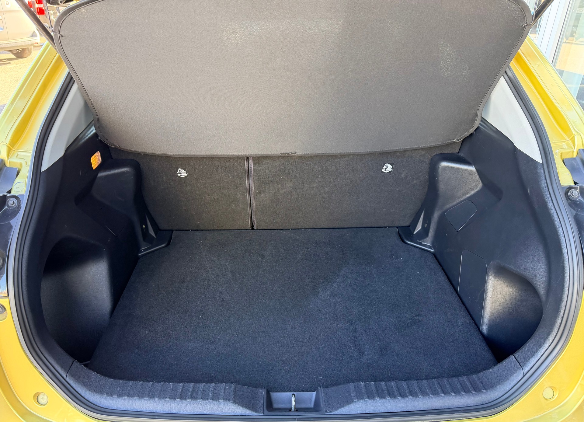 TOYOTA Yaris Cross 1.5 Comfort AWDi e-CVT-image-8