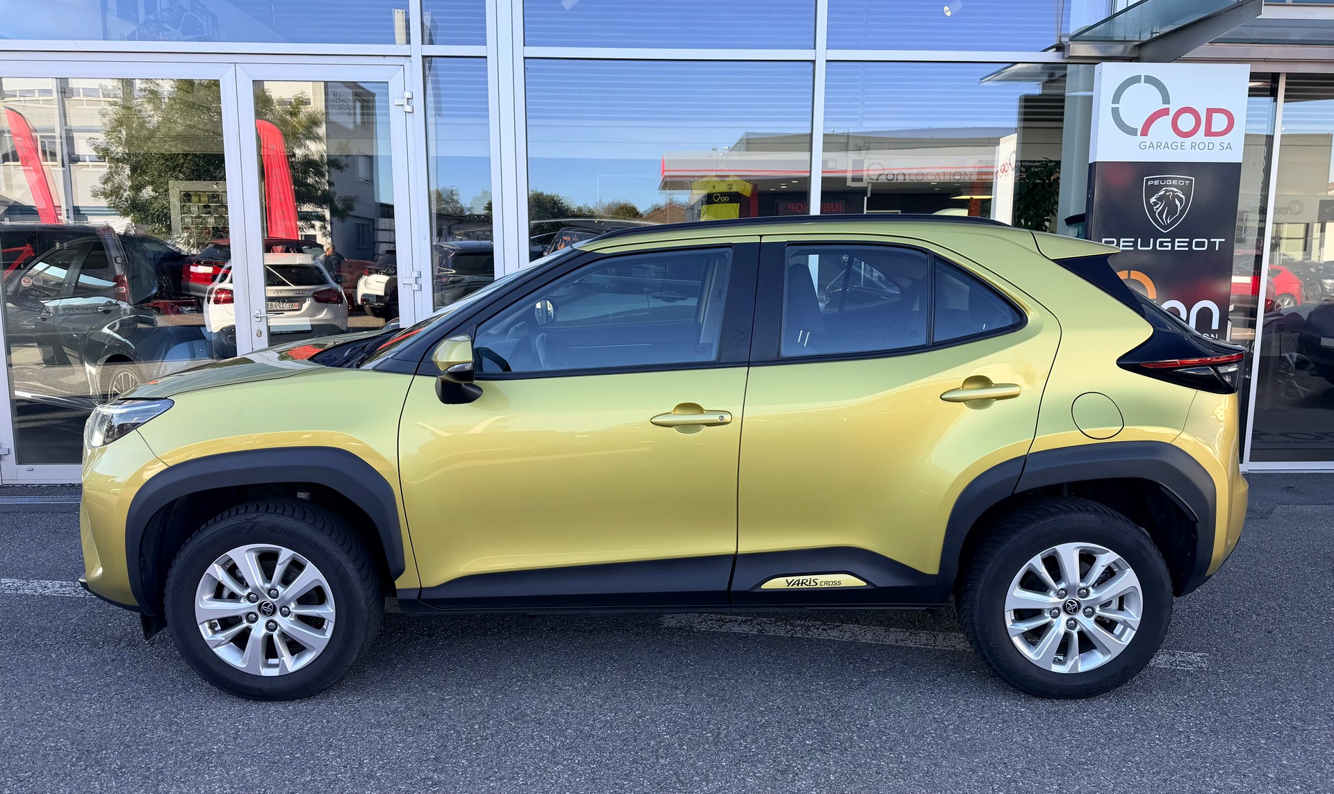 TOYOTA Yaris Cross 1.5 Comfort AWDi e-CVT-showroom-element-3