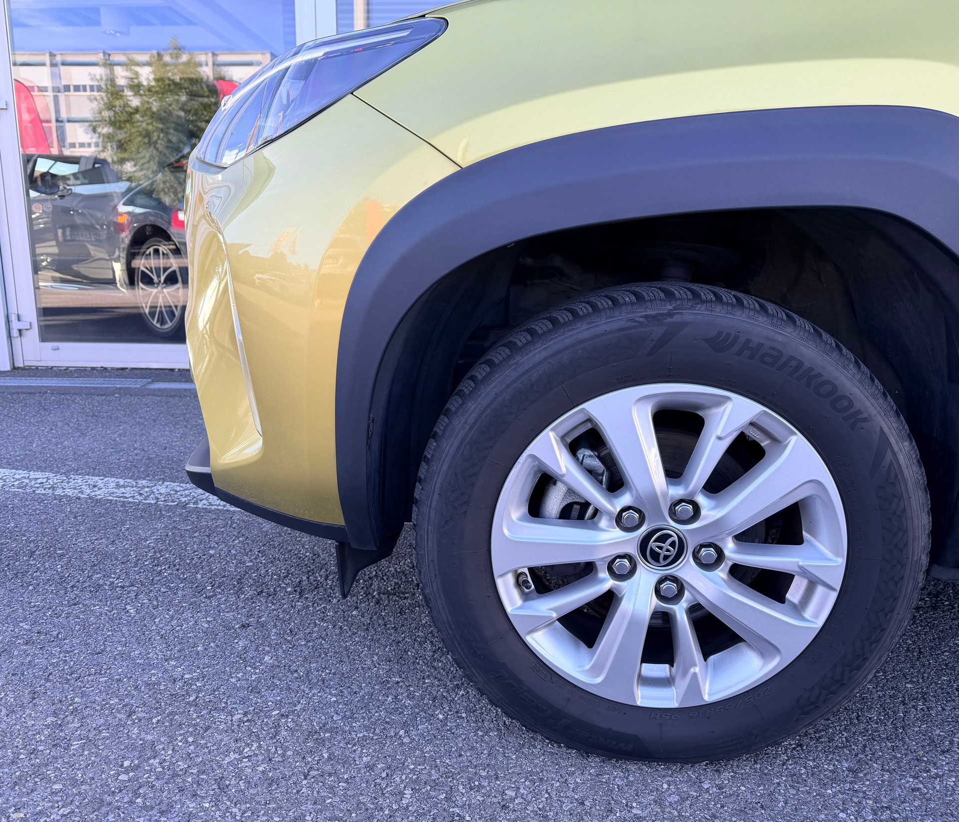 TOYOTA Yaris Cross 1.5 Comfort AWDi e-CVT-image-4