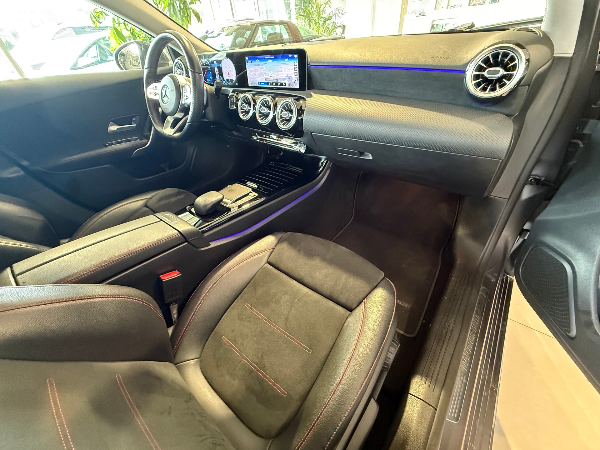 MERCEDES-BENZ A 180 AMG Line 7G-DCT *** DISTANZREGLER***-image-13