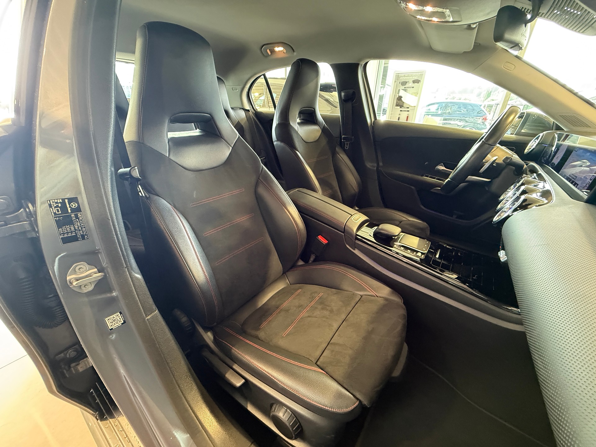 MERCEDES-BENZ A 180 AMG Line 7G-DCT *** DISTANZREGLER***-image-19