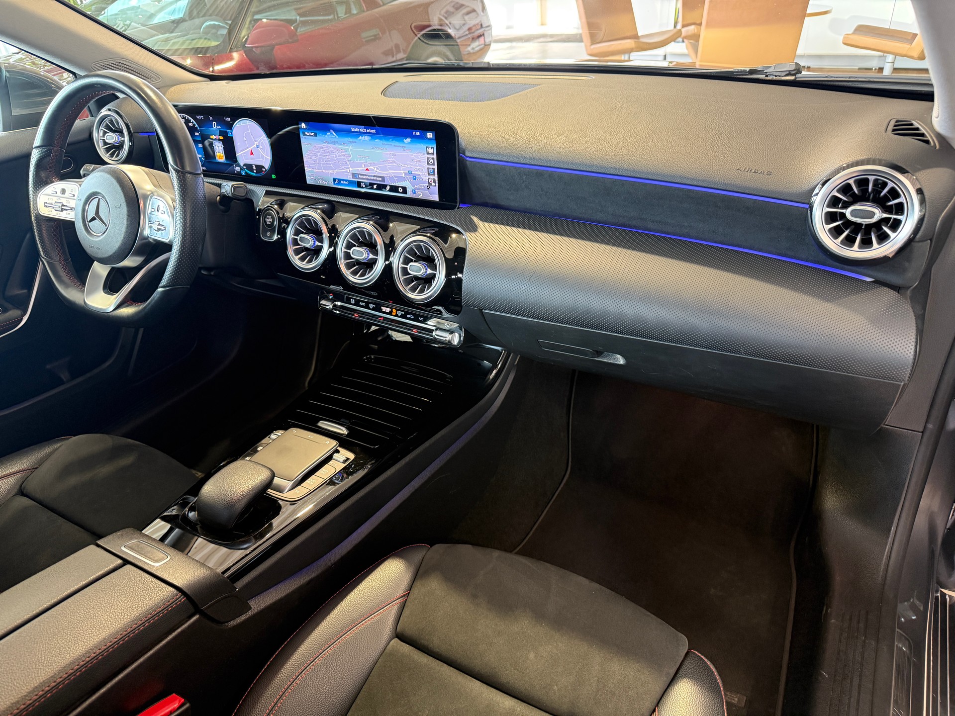 MERCEDES-BENZ A 180 AMG Line 7G-DCT *** DISTANZREGLER***-image-21