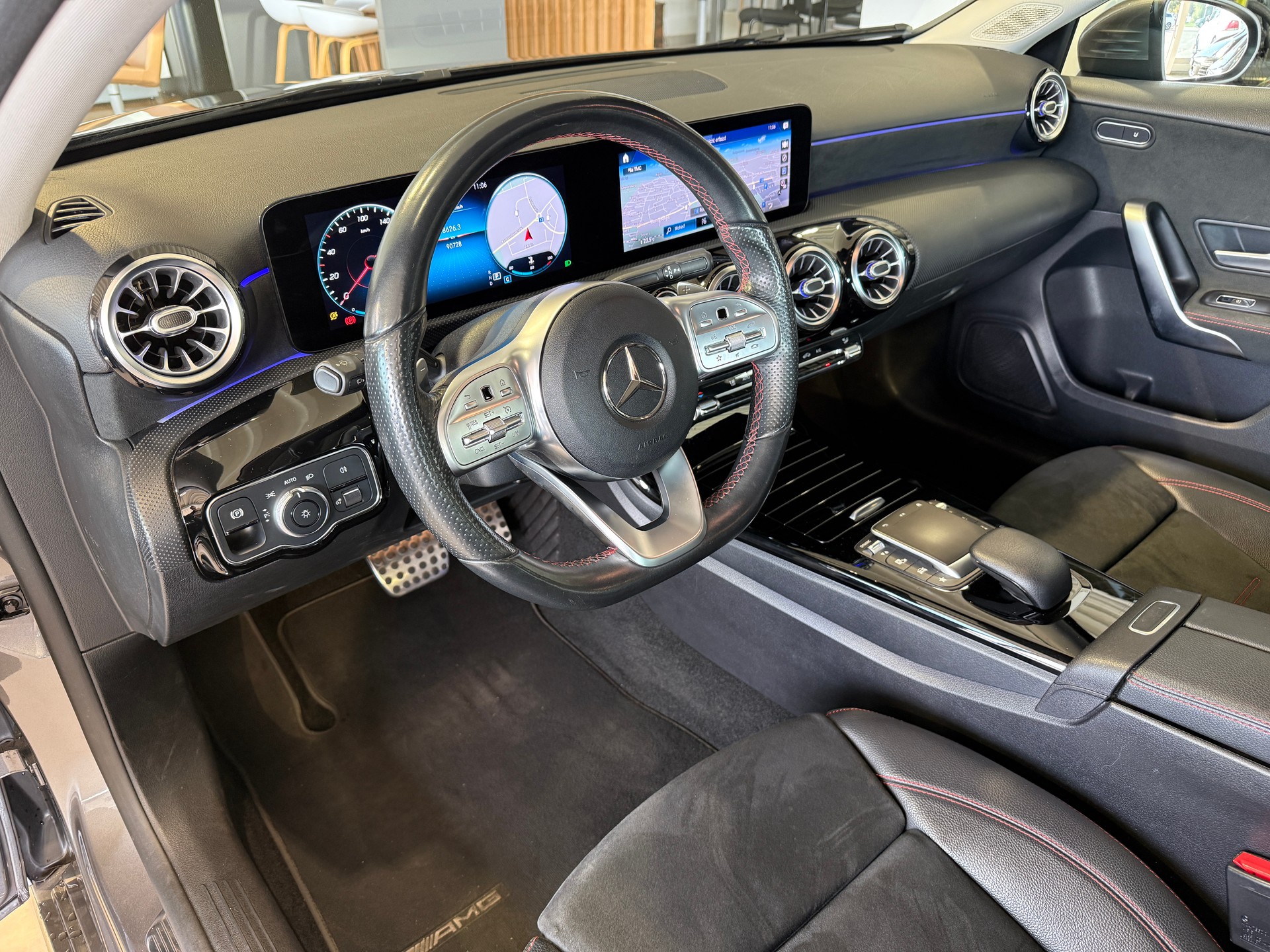 MERCEDES-BENZ A 180 AMG Line 7G-DCT *** DISTANZREGLER***-image-8