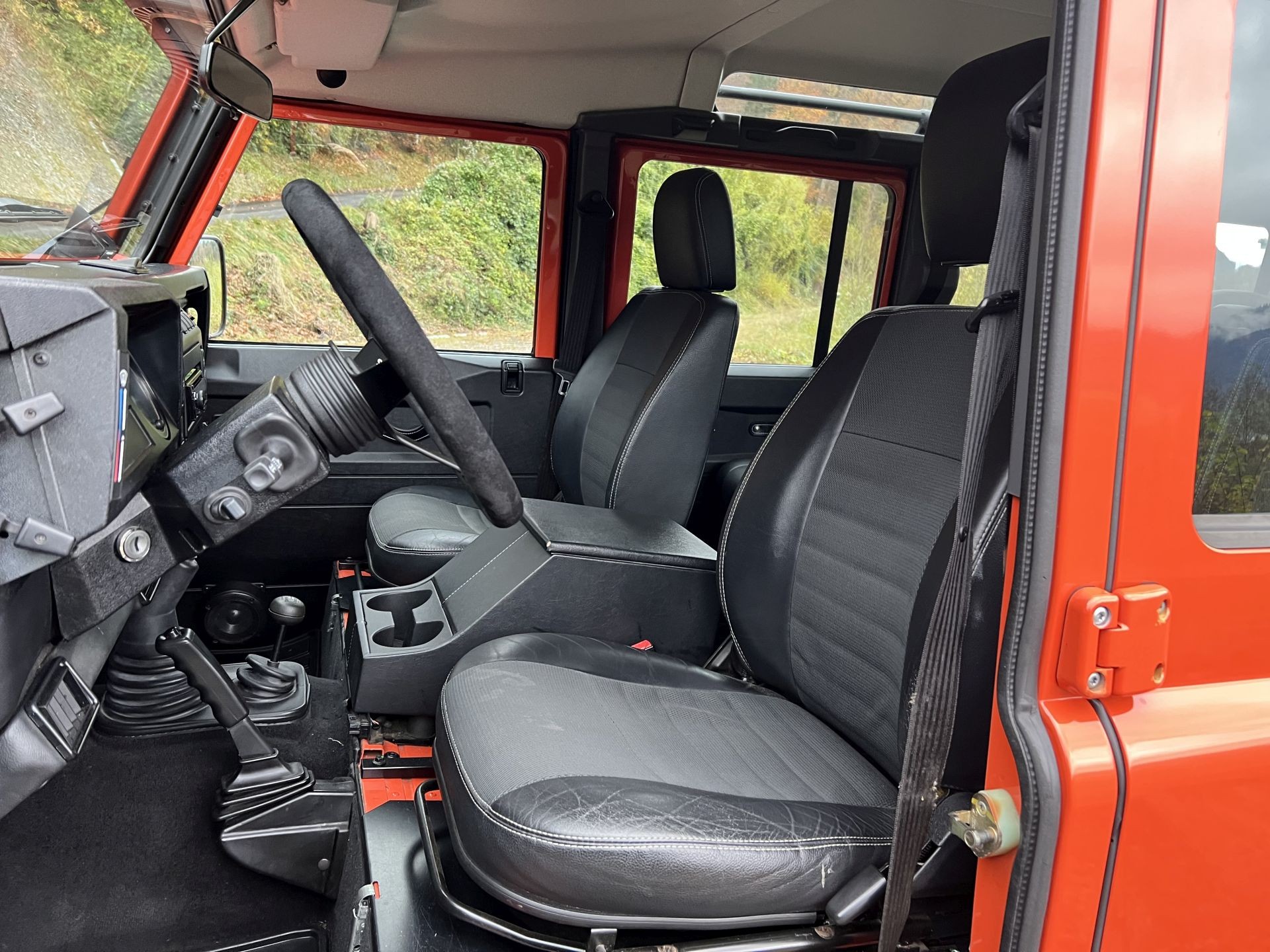 LAND ROVER Defender 110 SW 2.5 Td5 G4 Avus Performance-image-13