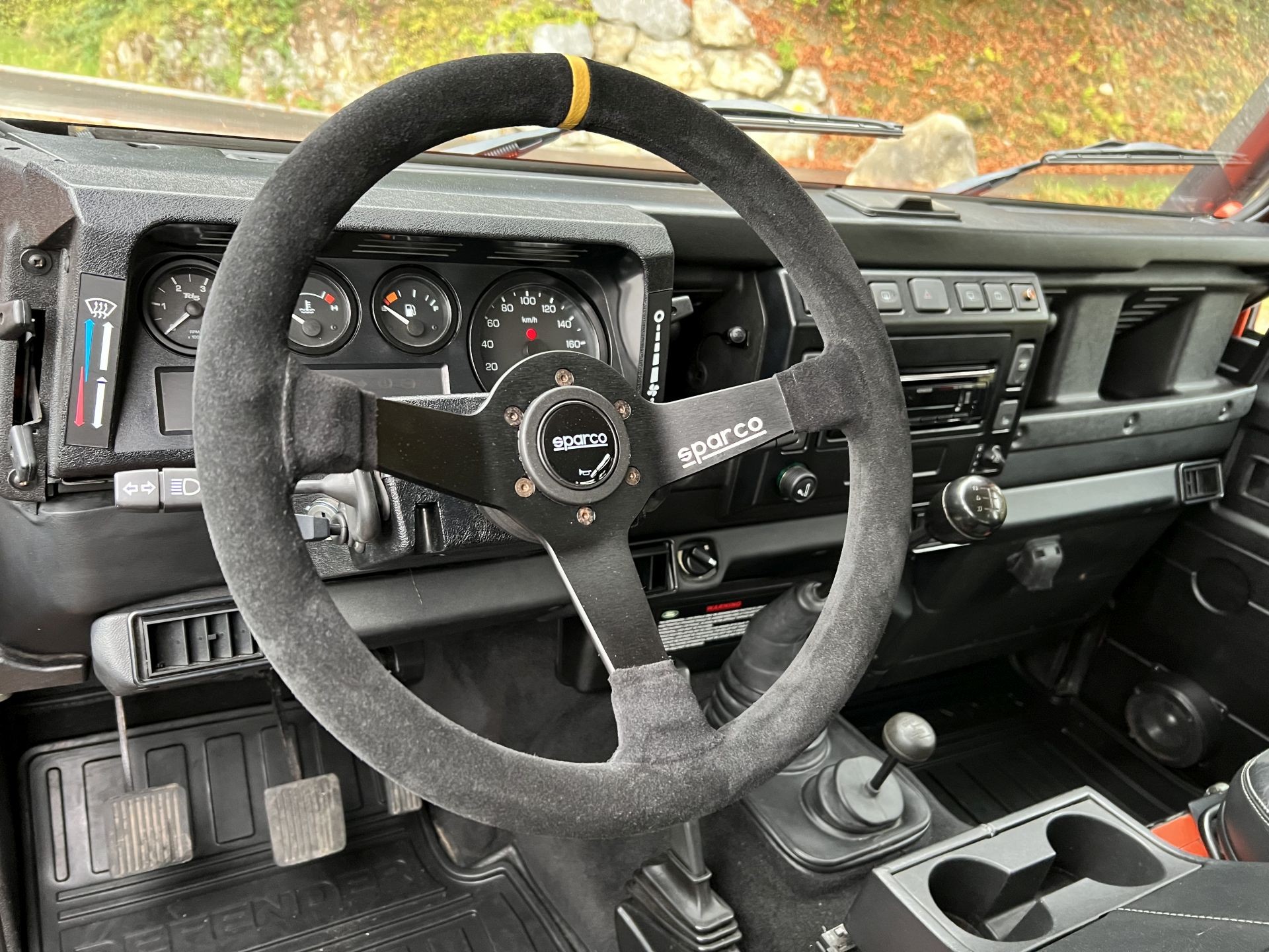 LAND ROVER Defender 110 SW 2.5 Td5 G4 Avus Performance-image-11
